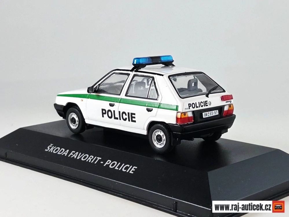 Škoda Favorit LX 135 policie DeAgostini Kaleidoskop slavných vozů časopis s modelem