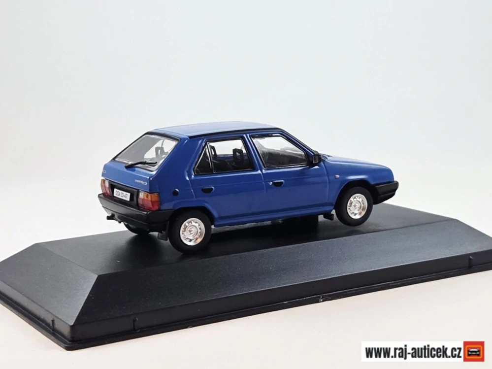 Škoda Favorit 136 LS 1:43 DeAgostini časopis s modelem