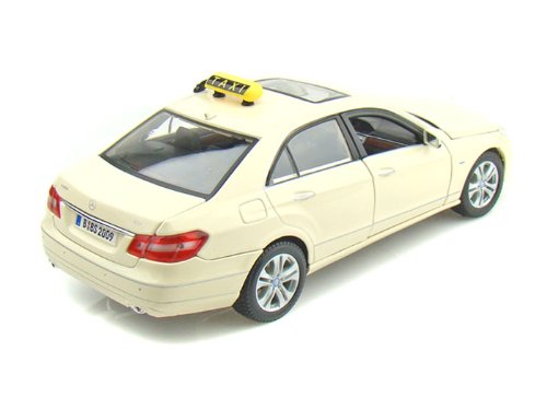 Mercedes třídy E taxi (W 212) 1:18 Maisto