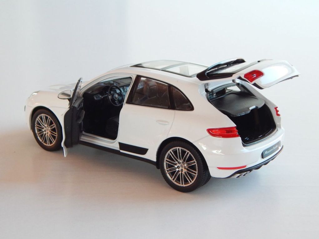 Porsche Macan Turbo 1:24 Welly