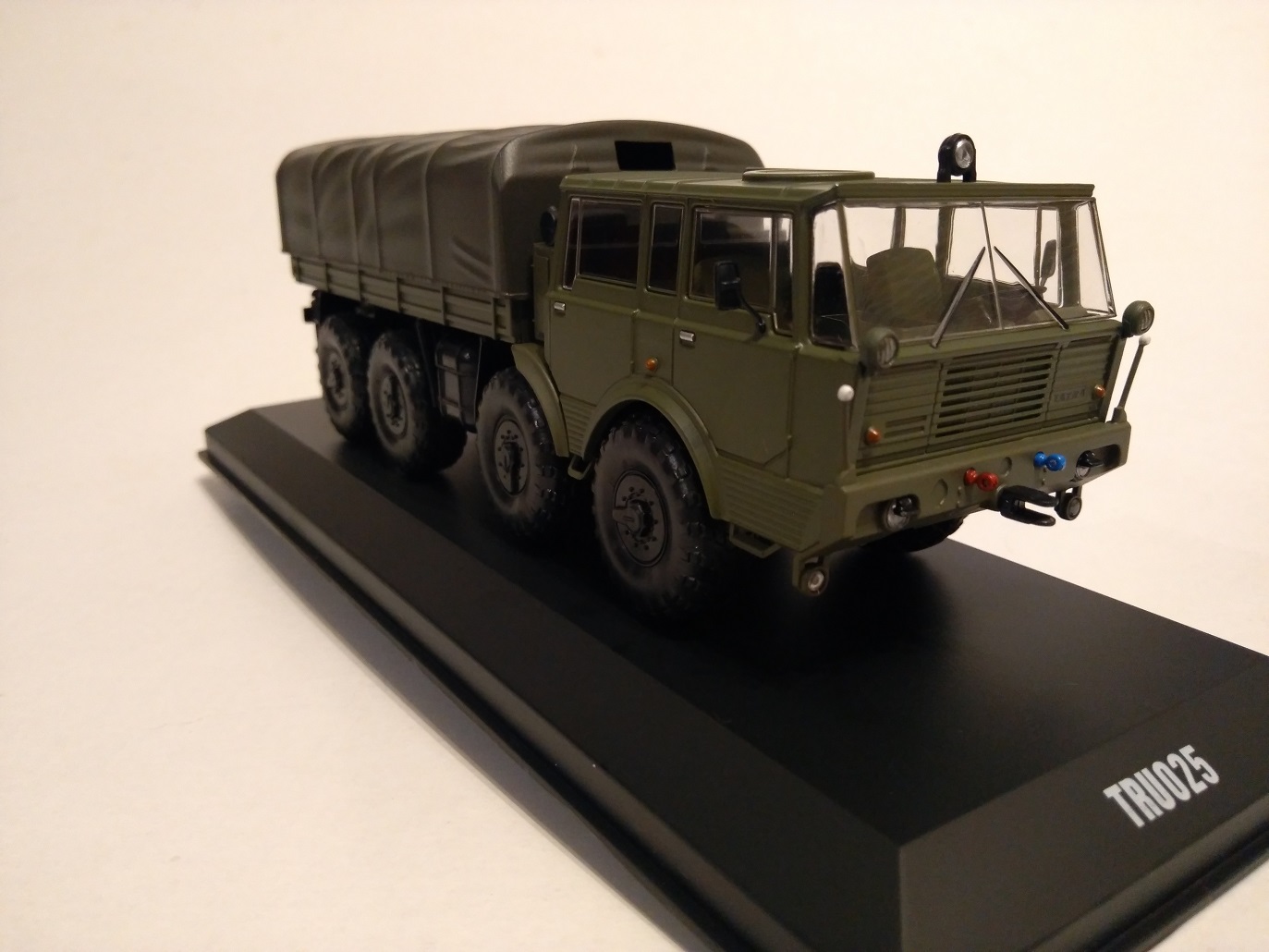 Tatra 813 Kolos 1:43 IXO
