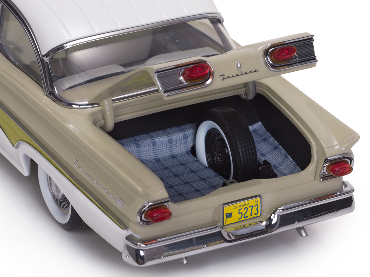 Ford Fairline 500 HardTop 1:18 Sunstar