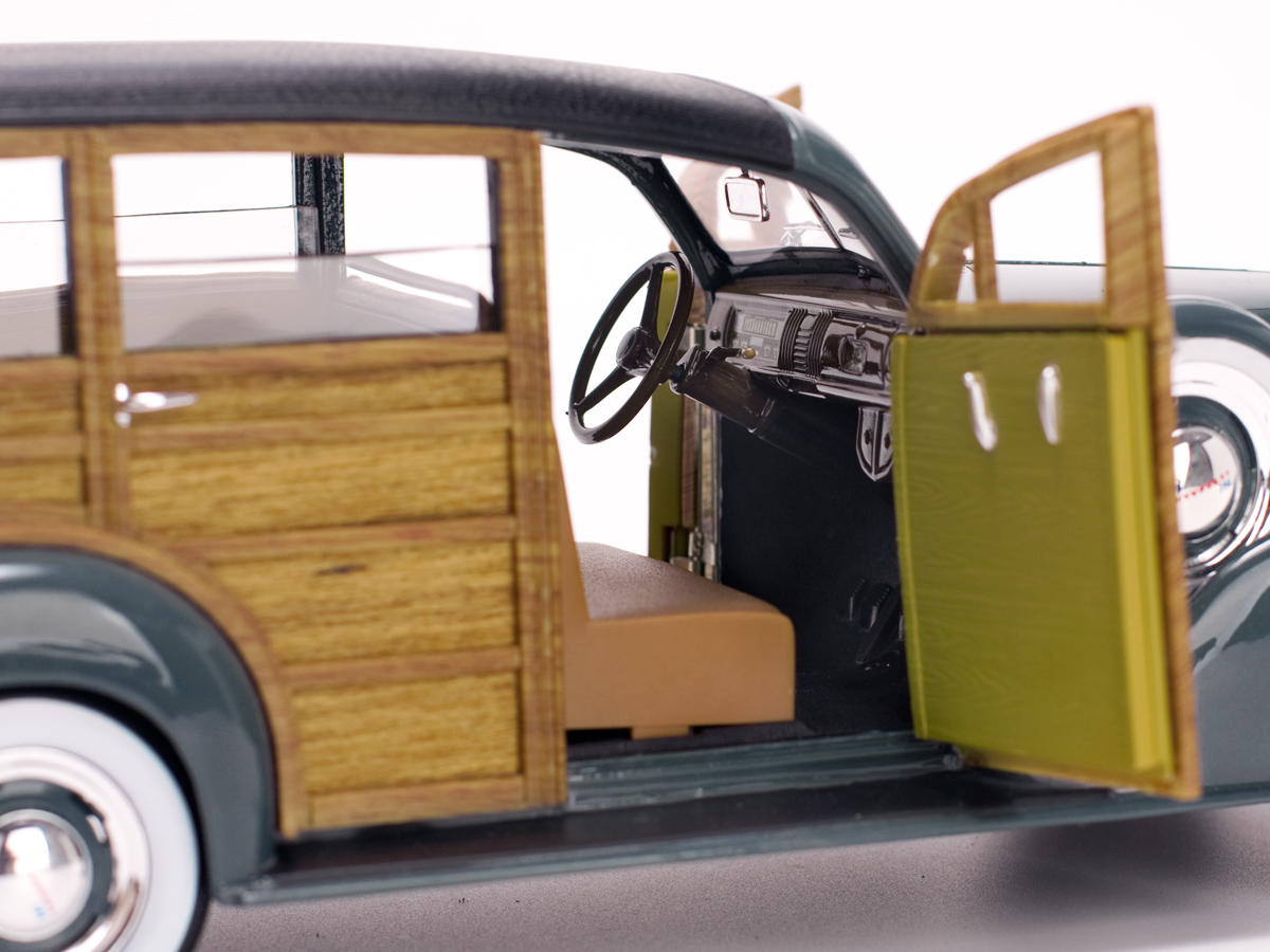 Chevrolet Woody Surf Wagon 1:18 Sun Star