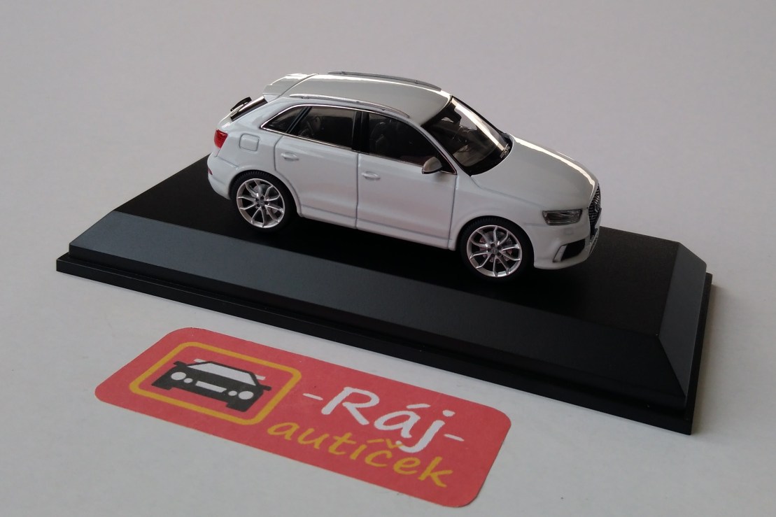 Audi Q3 RS 1:43 Schuco