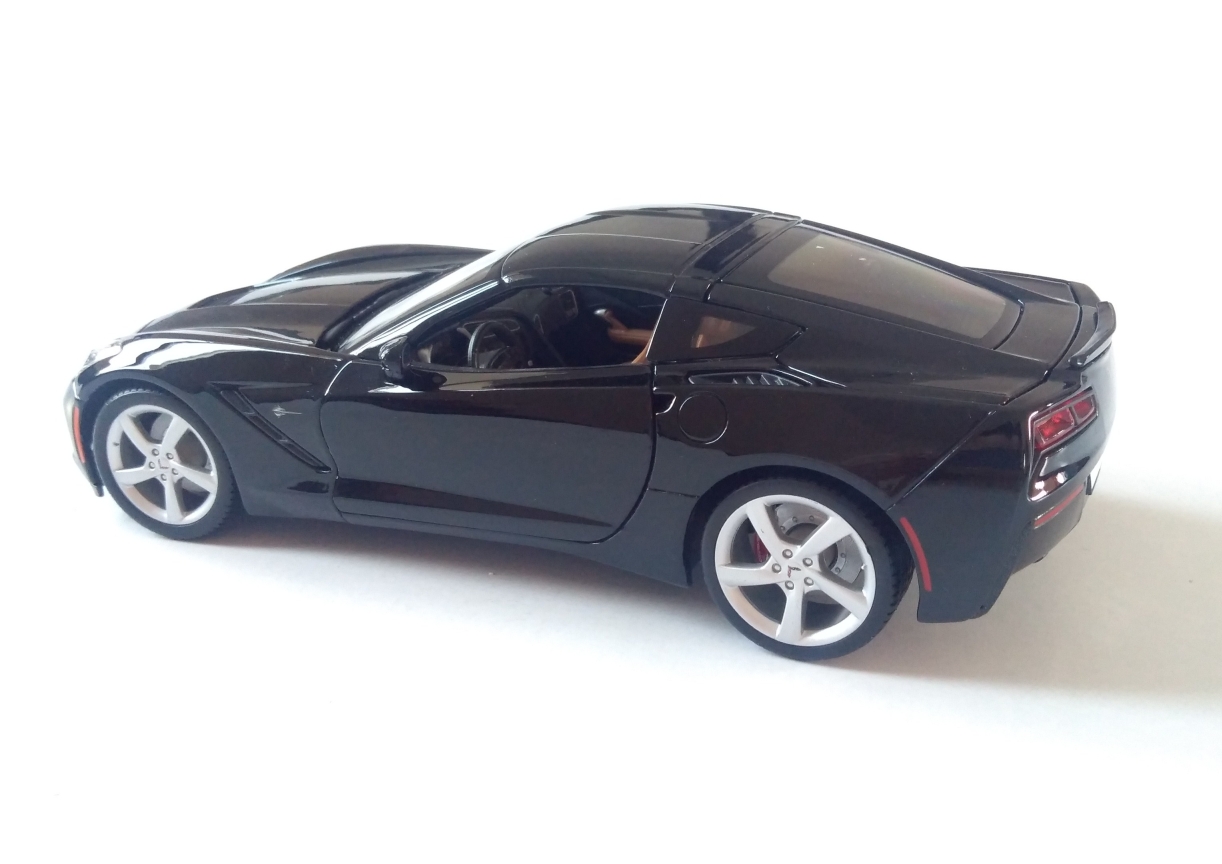 Chevrolet Corvette Stingray (C7) 1:18 Maisto
