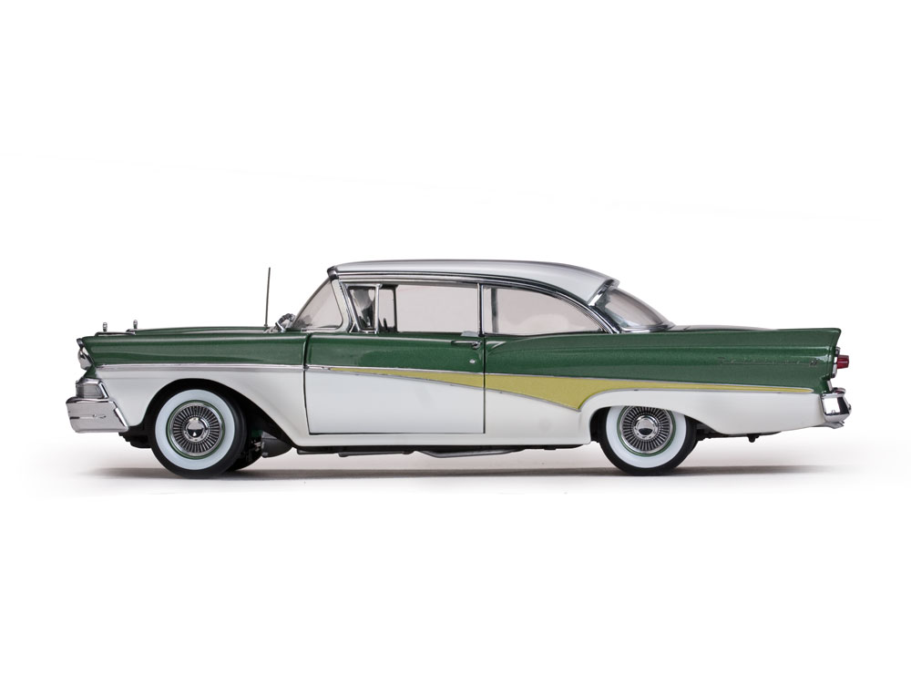 Ford Fairlane 500 HardTop 1:18 Sun Star