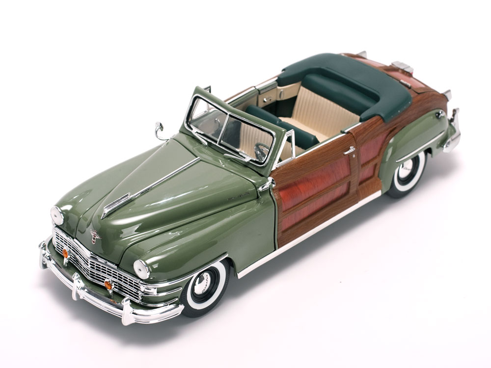 Chrysler Town & Country 1:18 Sun Star