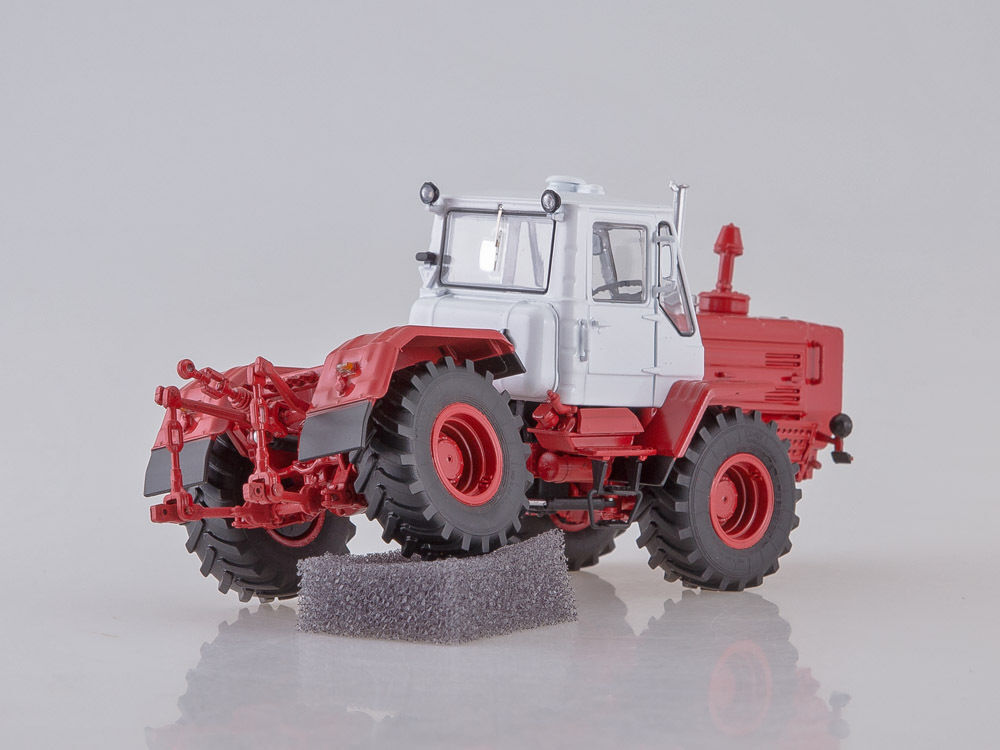 Traktor T-150K 1:43 SSM