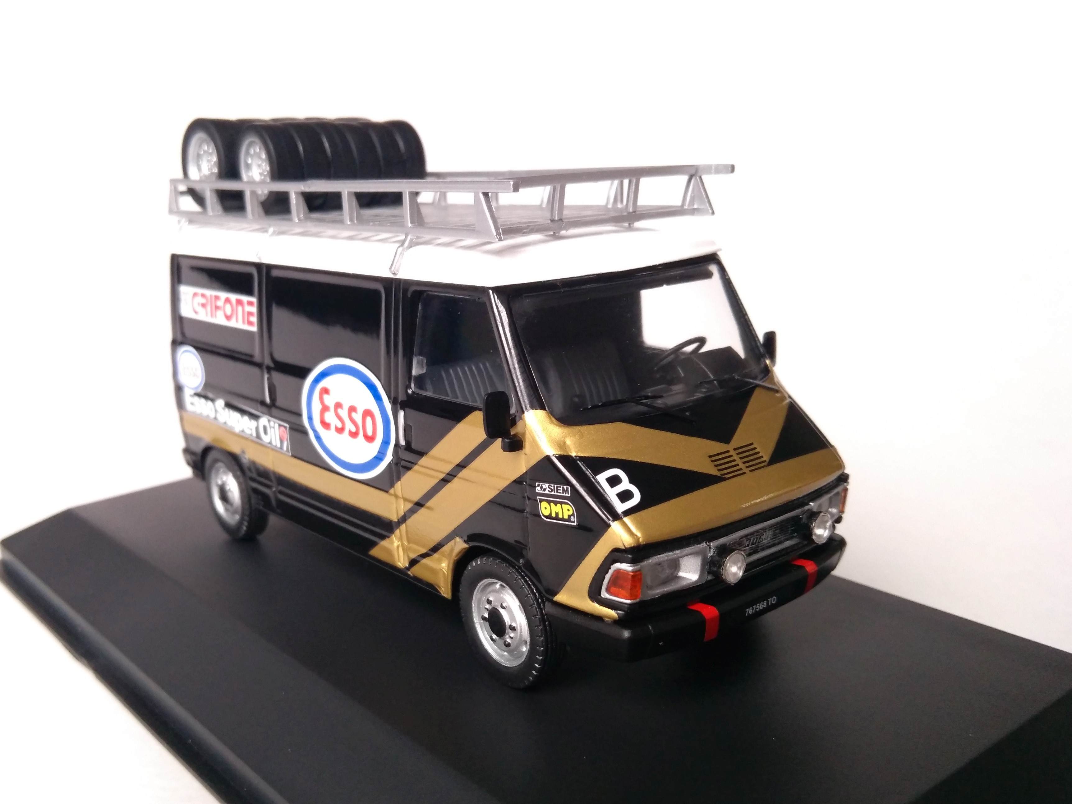 Fiat 242 Esso Grifone doprovodné vozidlo 1:43 IXO
