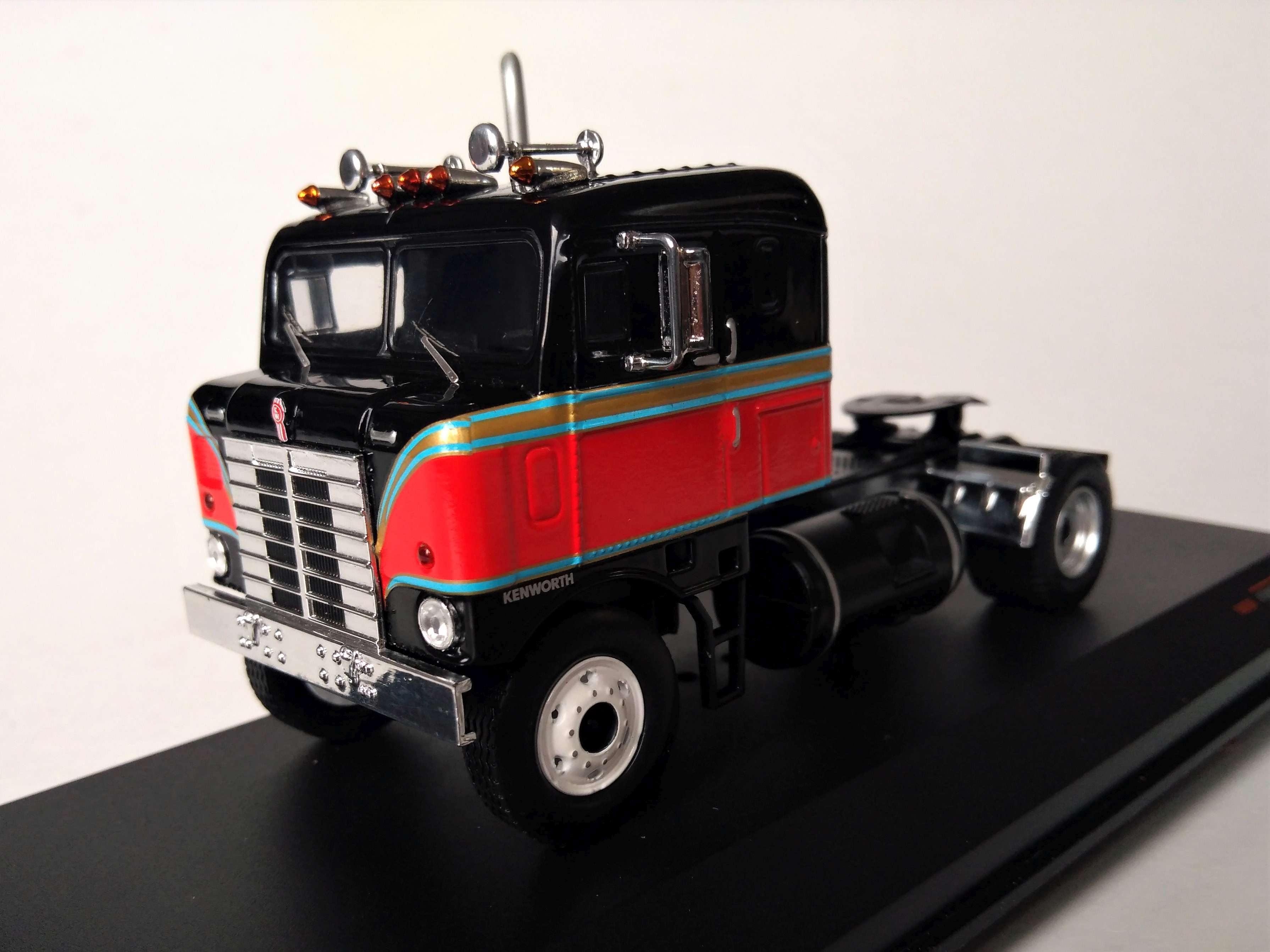 Kenworth Bullnose 1:43 IXO