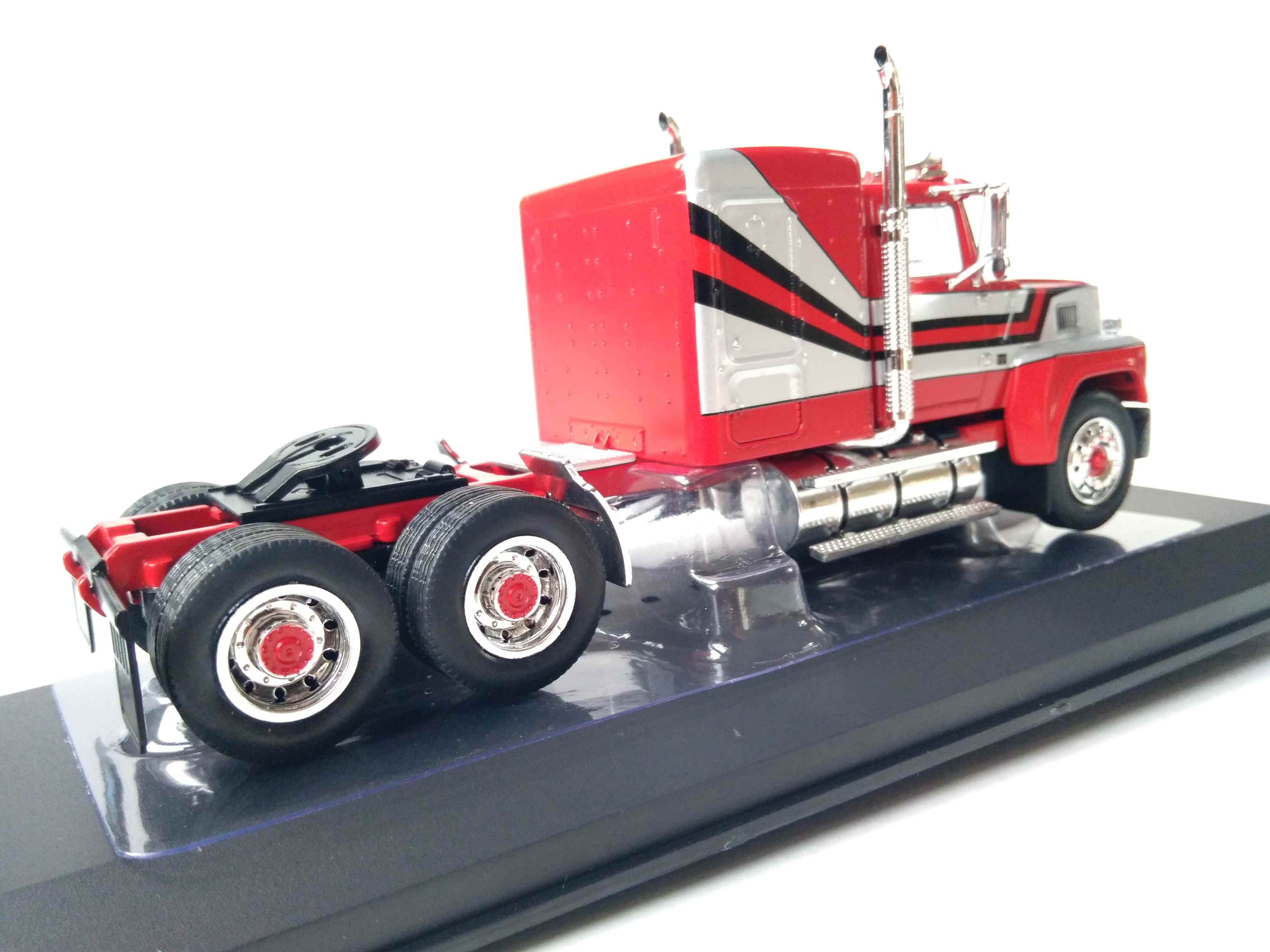 Ford LTL-9000 1:43 IXO