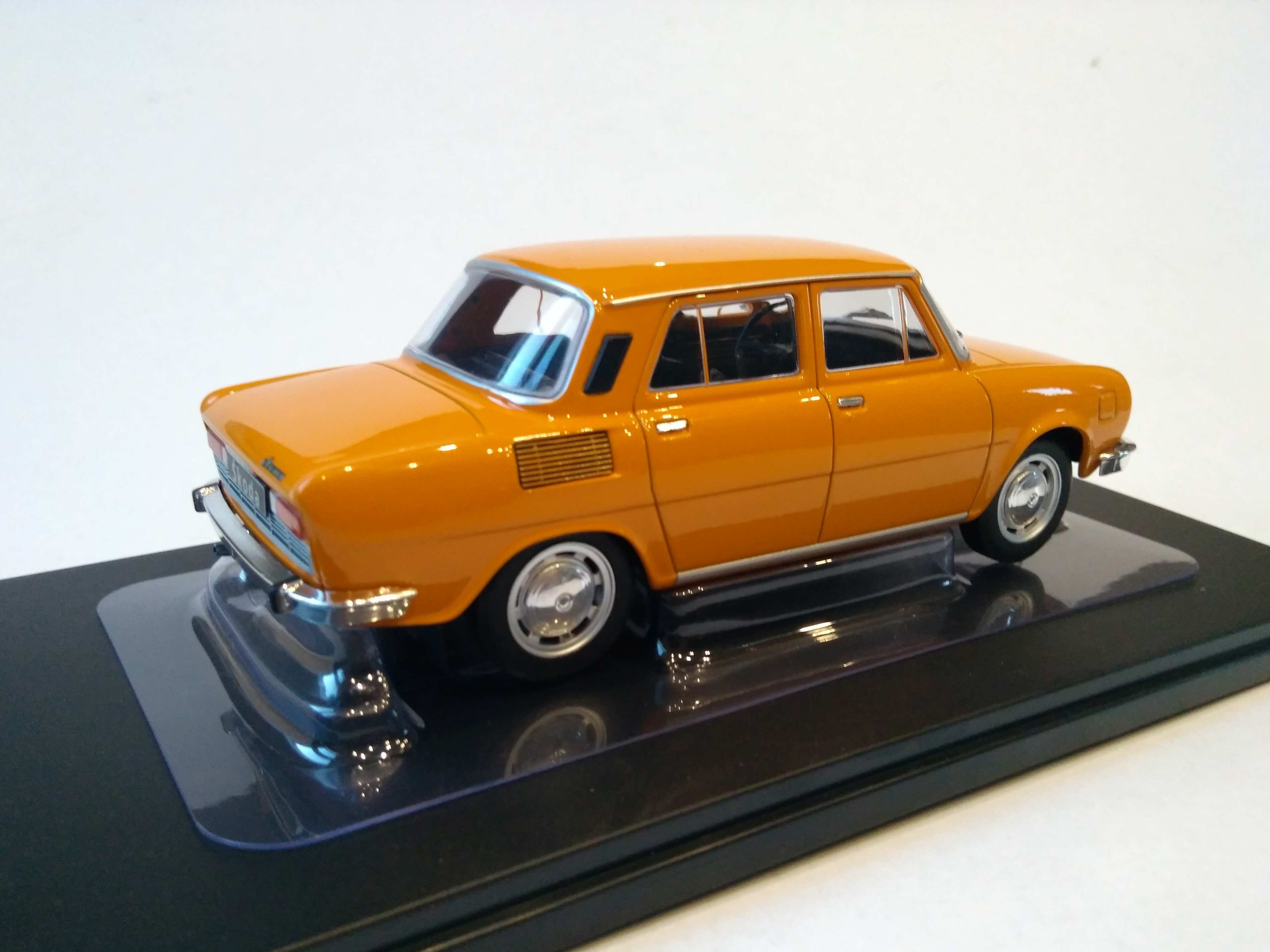 Škoda 100L 1:24 Whitebox