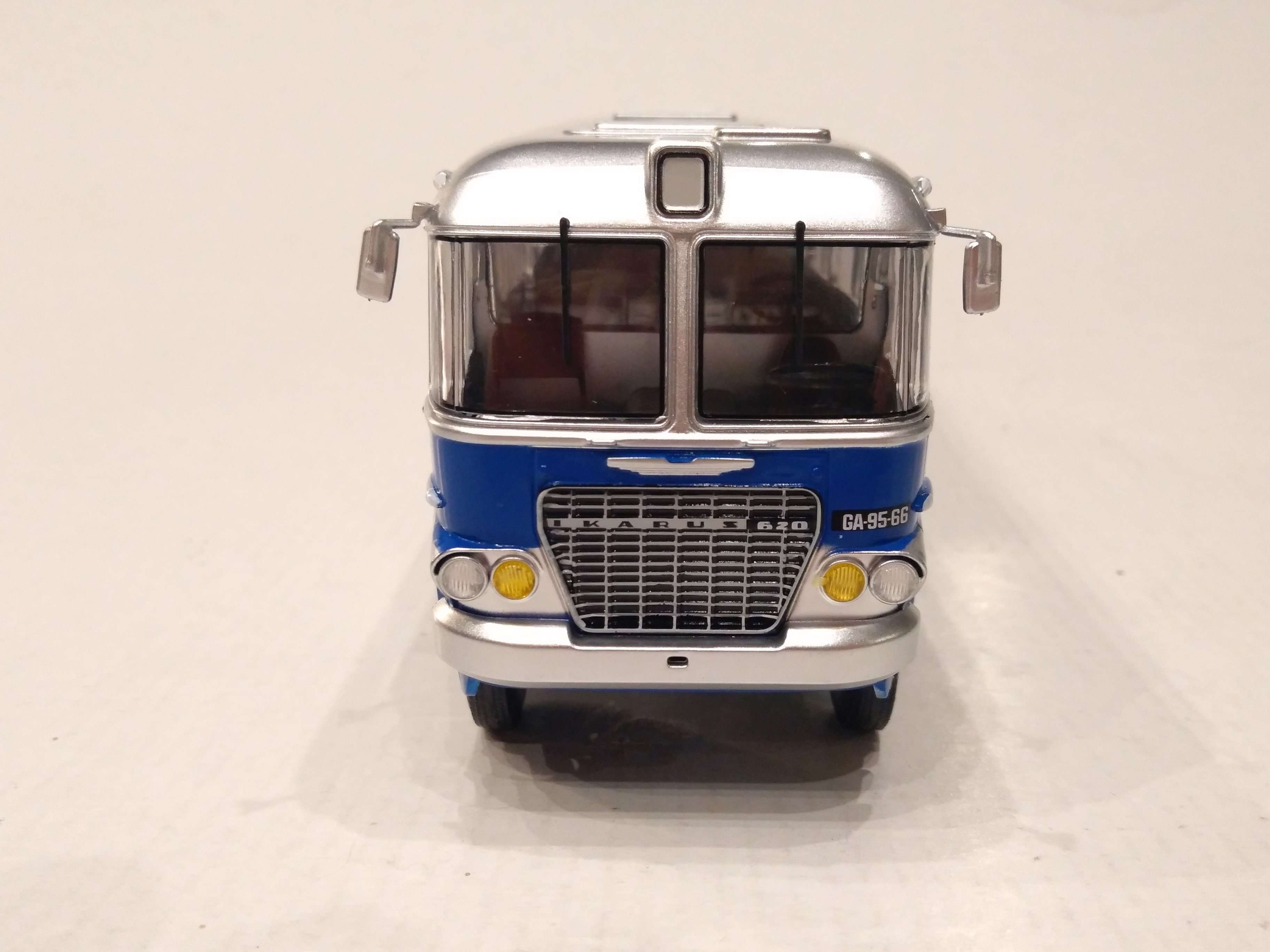 Ikarus 620 Budapešť 1:43 IXO