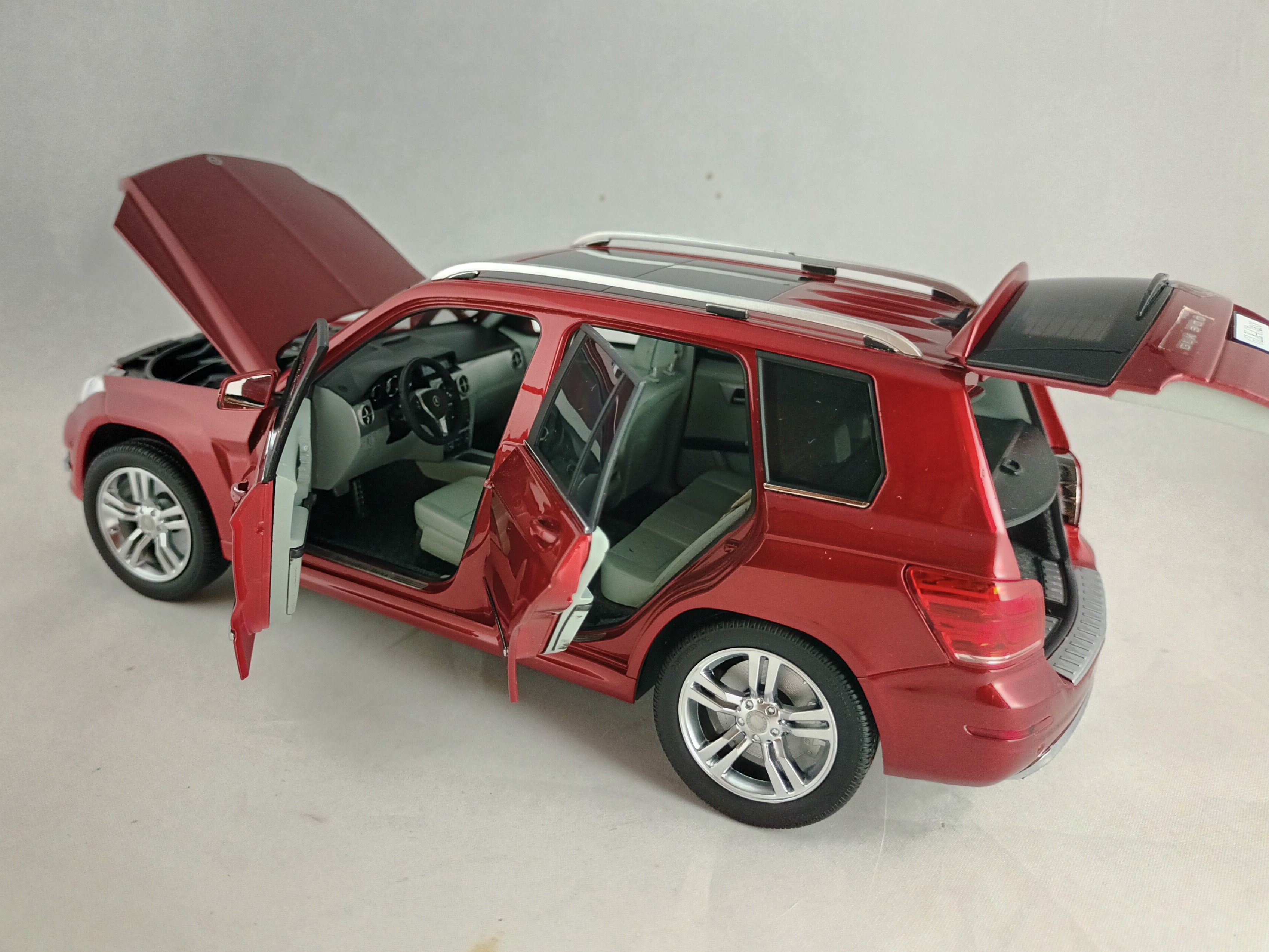 Mercedes GLK 1:18 Welly
