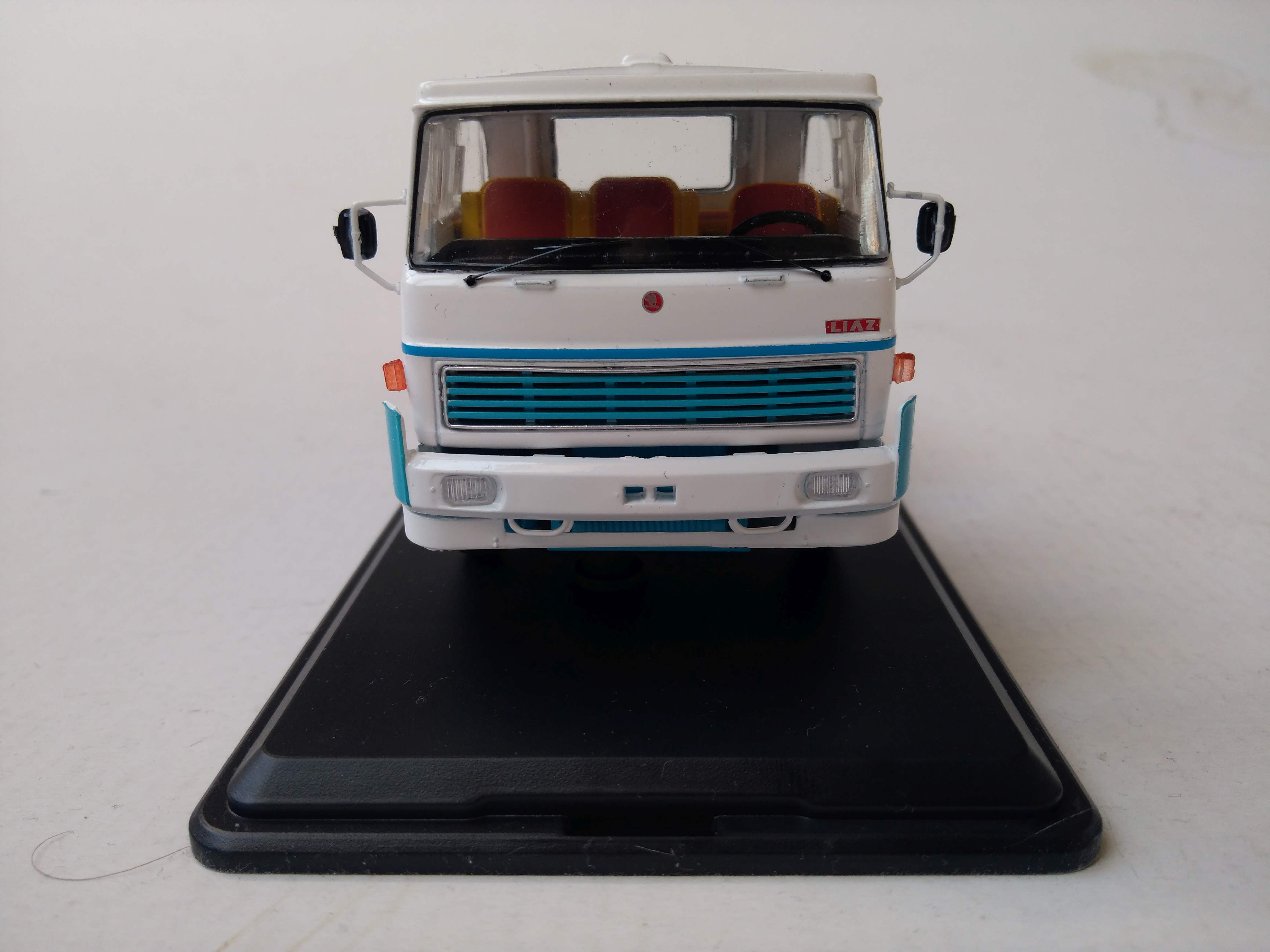 LIAZ 100 tahač modrobílý 1:43 SSM