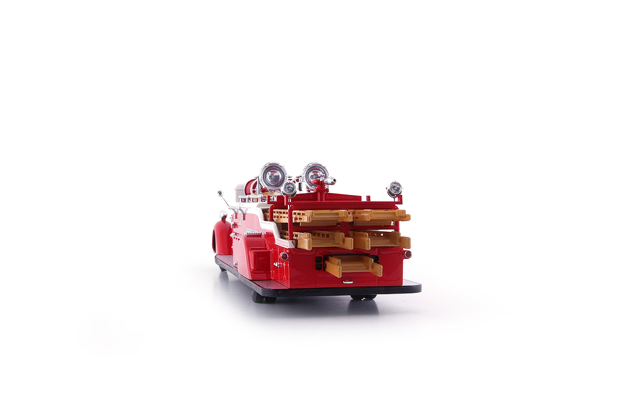 Diamond T City Service Ladder Truck 1:43 AutoCult