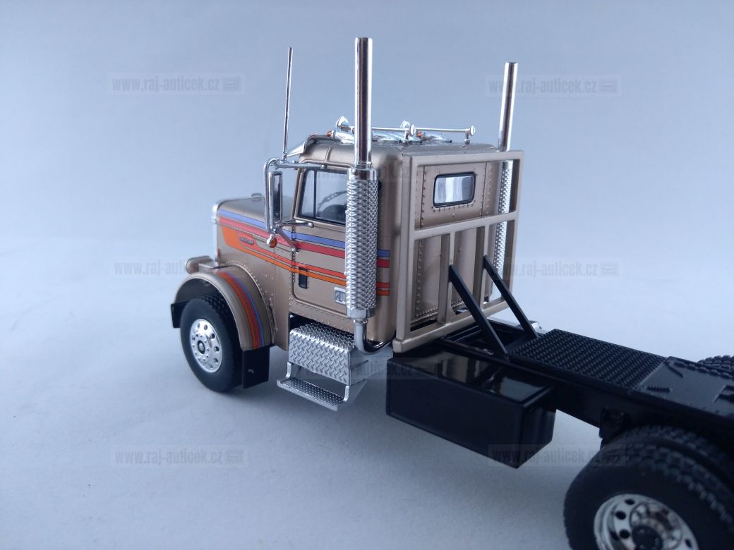 Freightliner FLC 120 64 T 1:43 IXO