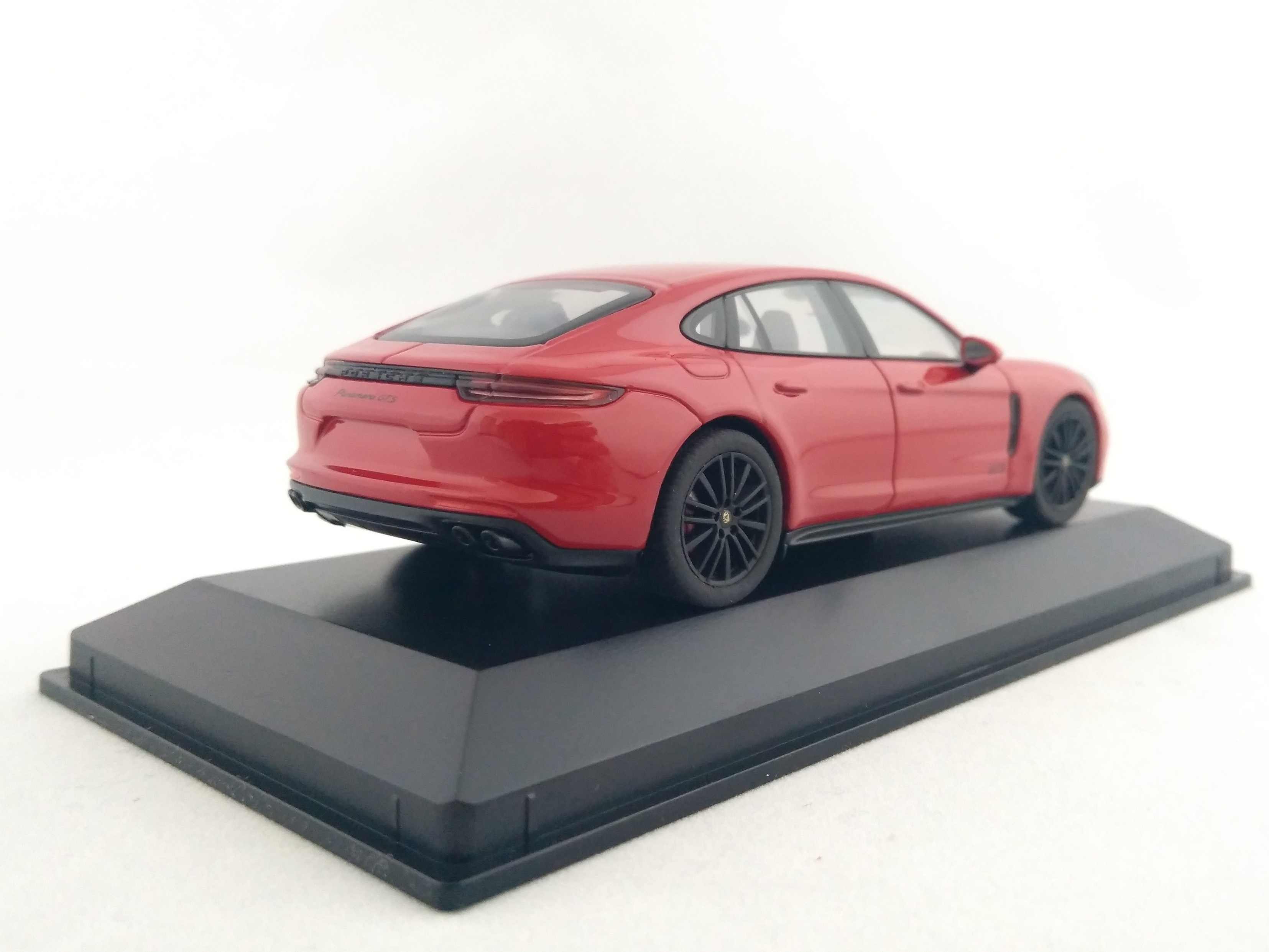 Porsche Panamera GTS 1:43 Herpa