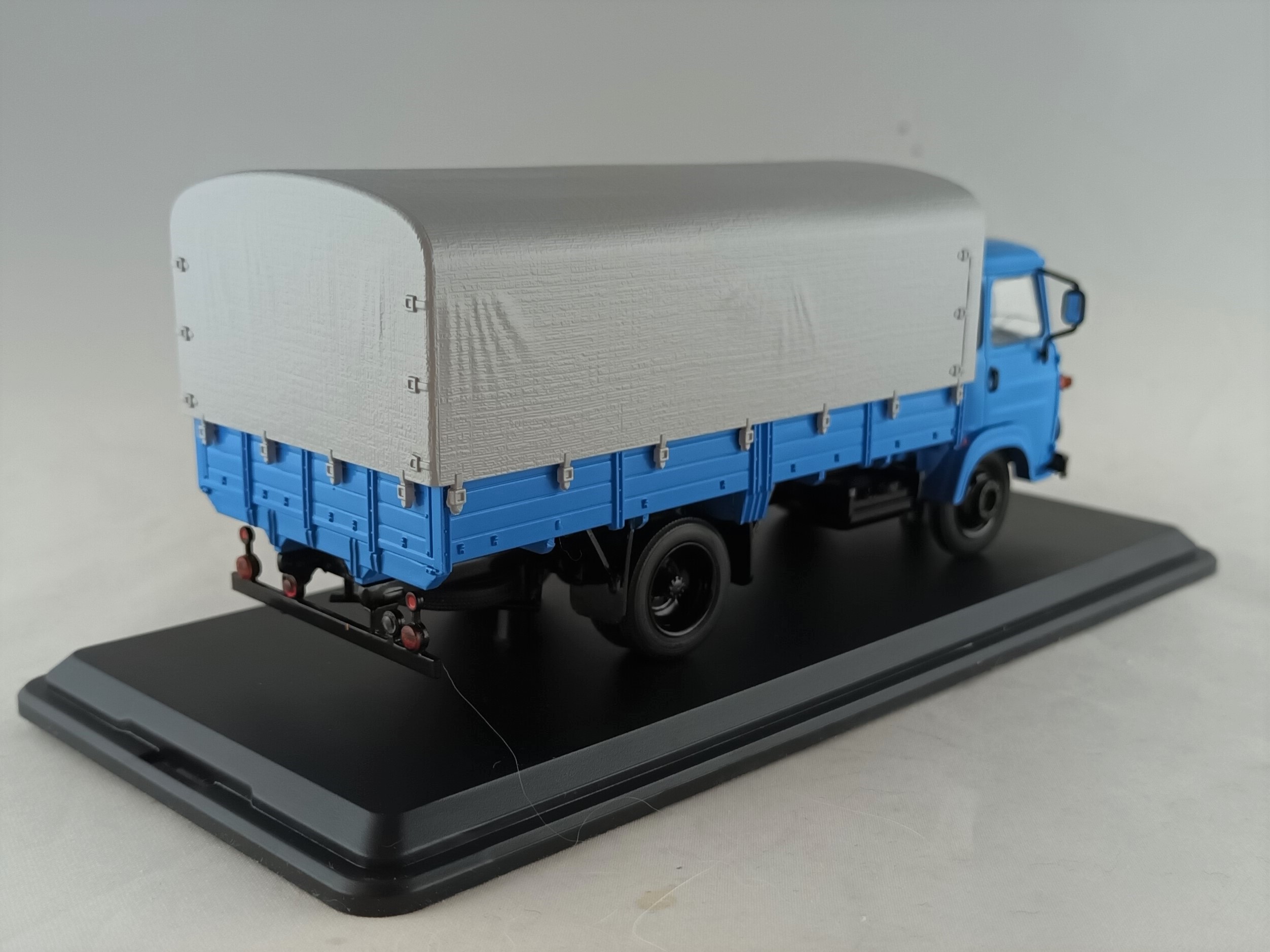 Avia A31N valník s plachtou 1:43 Premium ClassiXXs