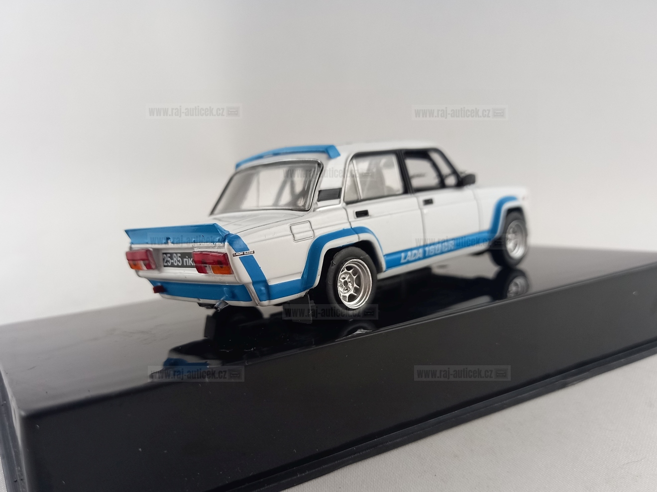Lada 2105 VFTS 1:43 IXO