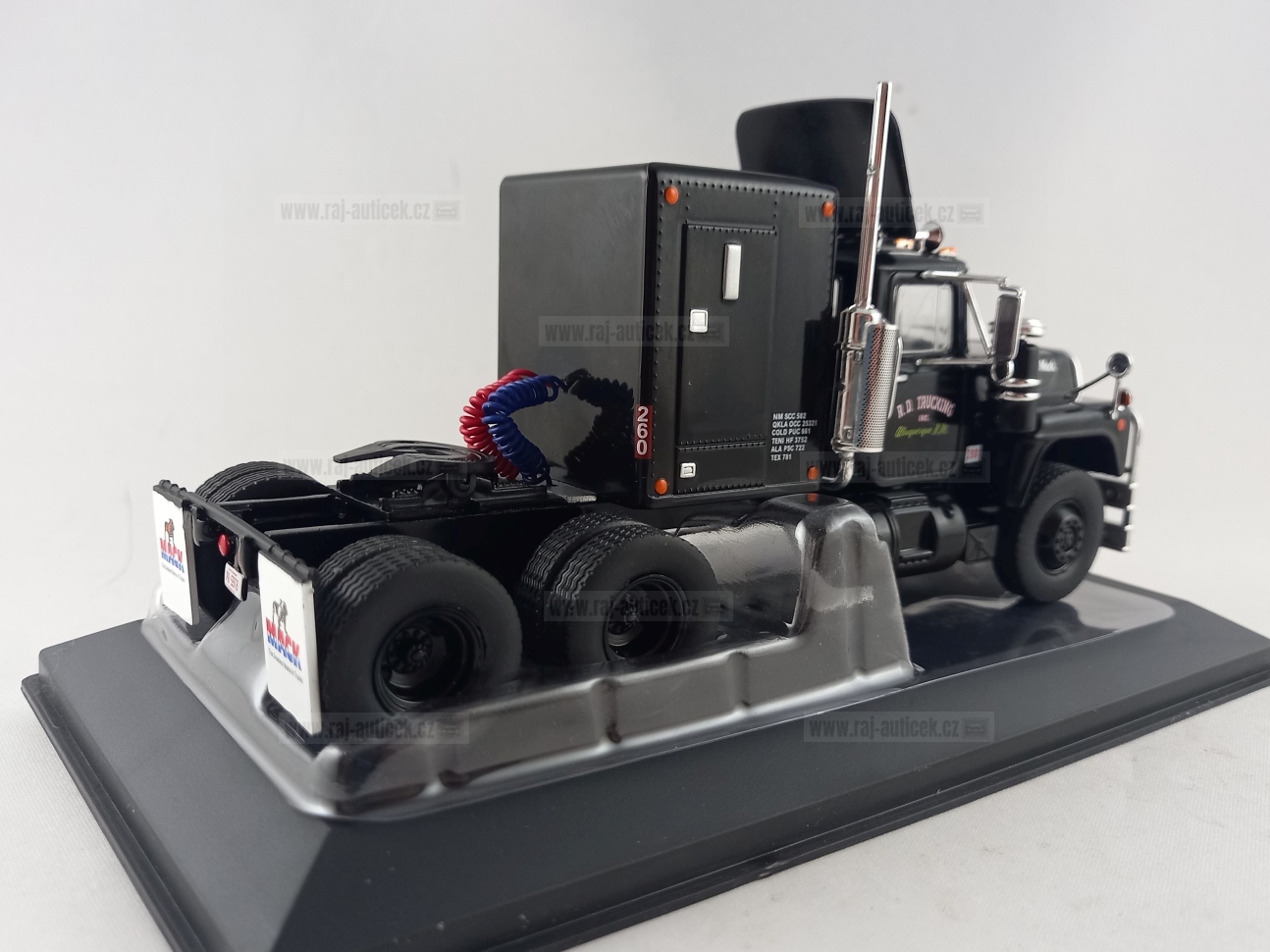 Mack R-series se zadní kabinou 1:43 IXO