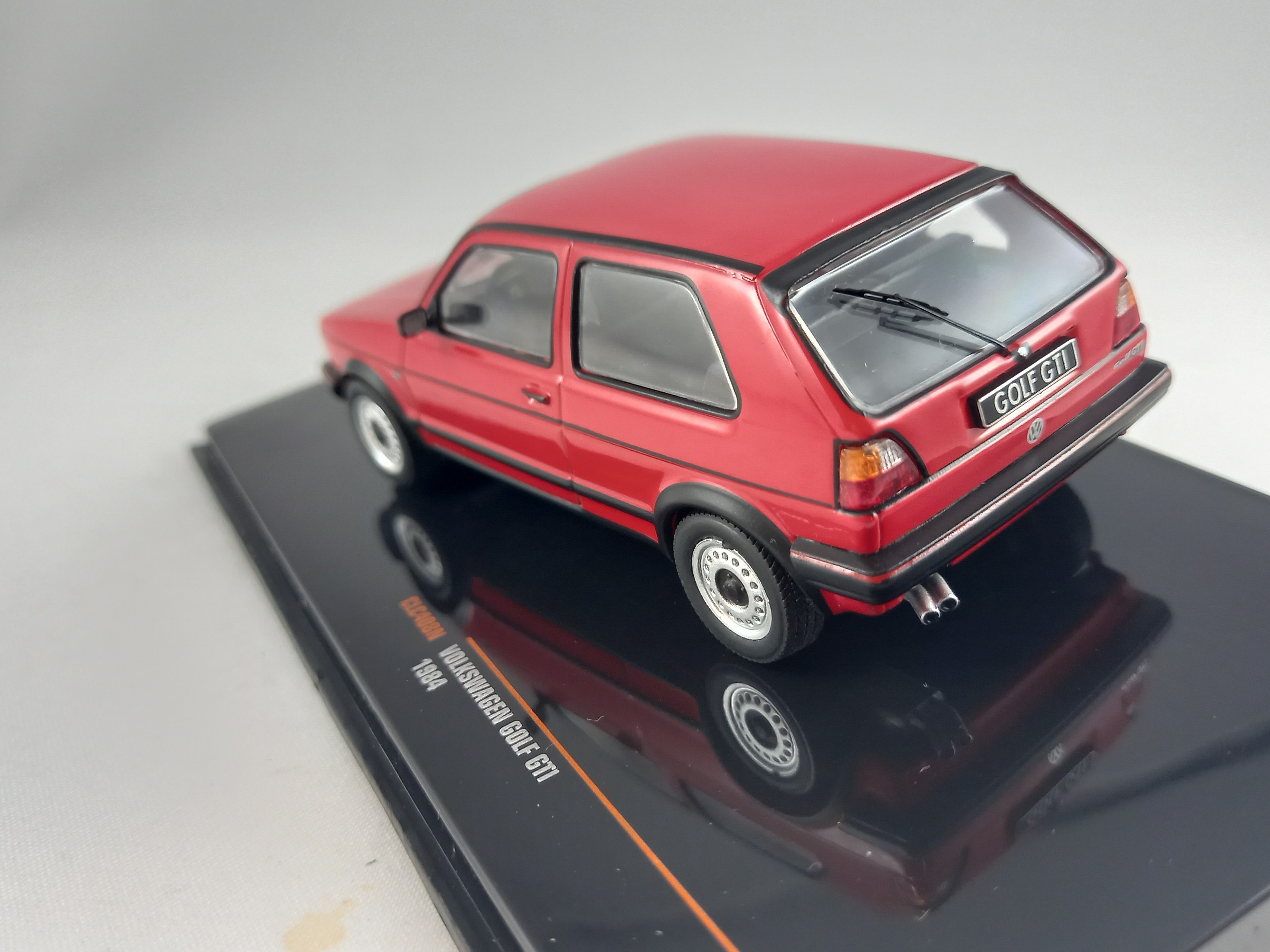VW Golf GTI 1:43 IXO