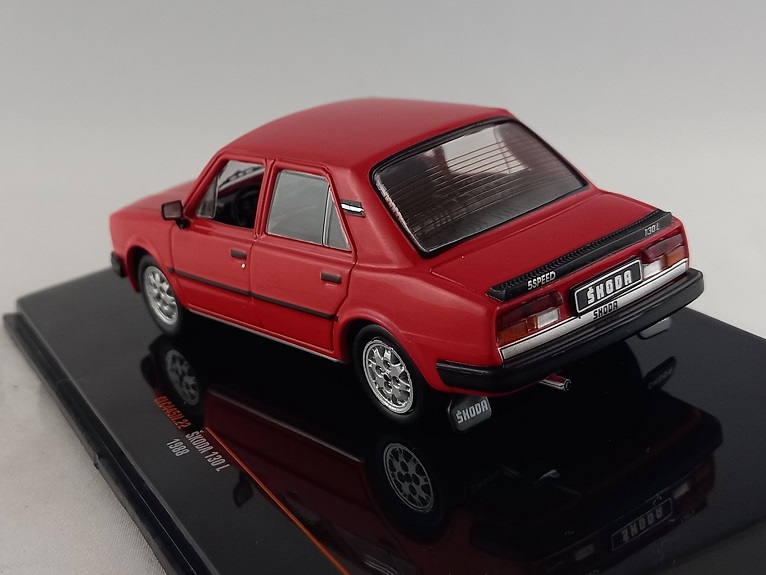 Škoda 130L 1:43 IXO
