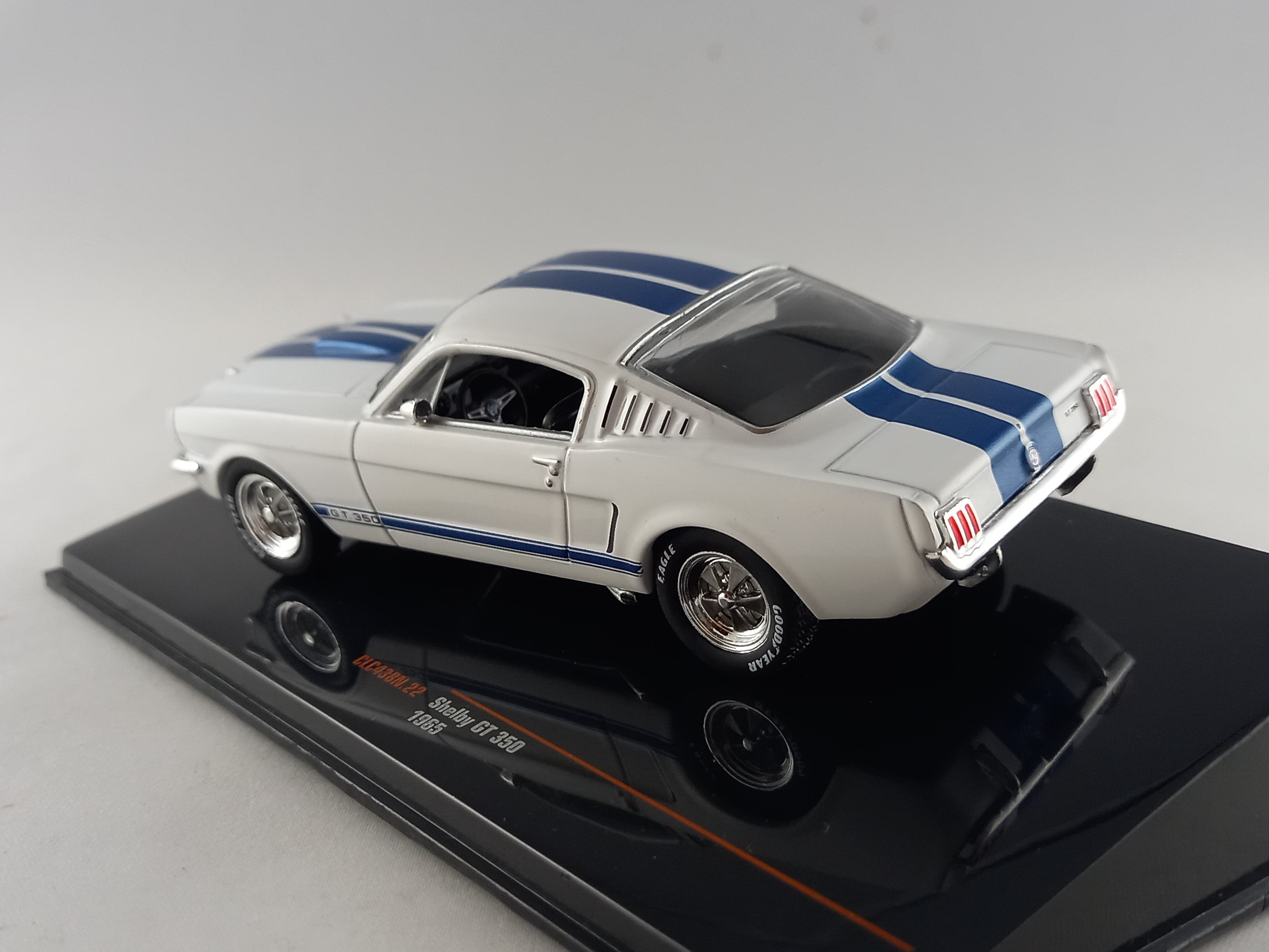 Ford Mustang Shelby GT 350 1:43 IXO