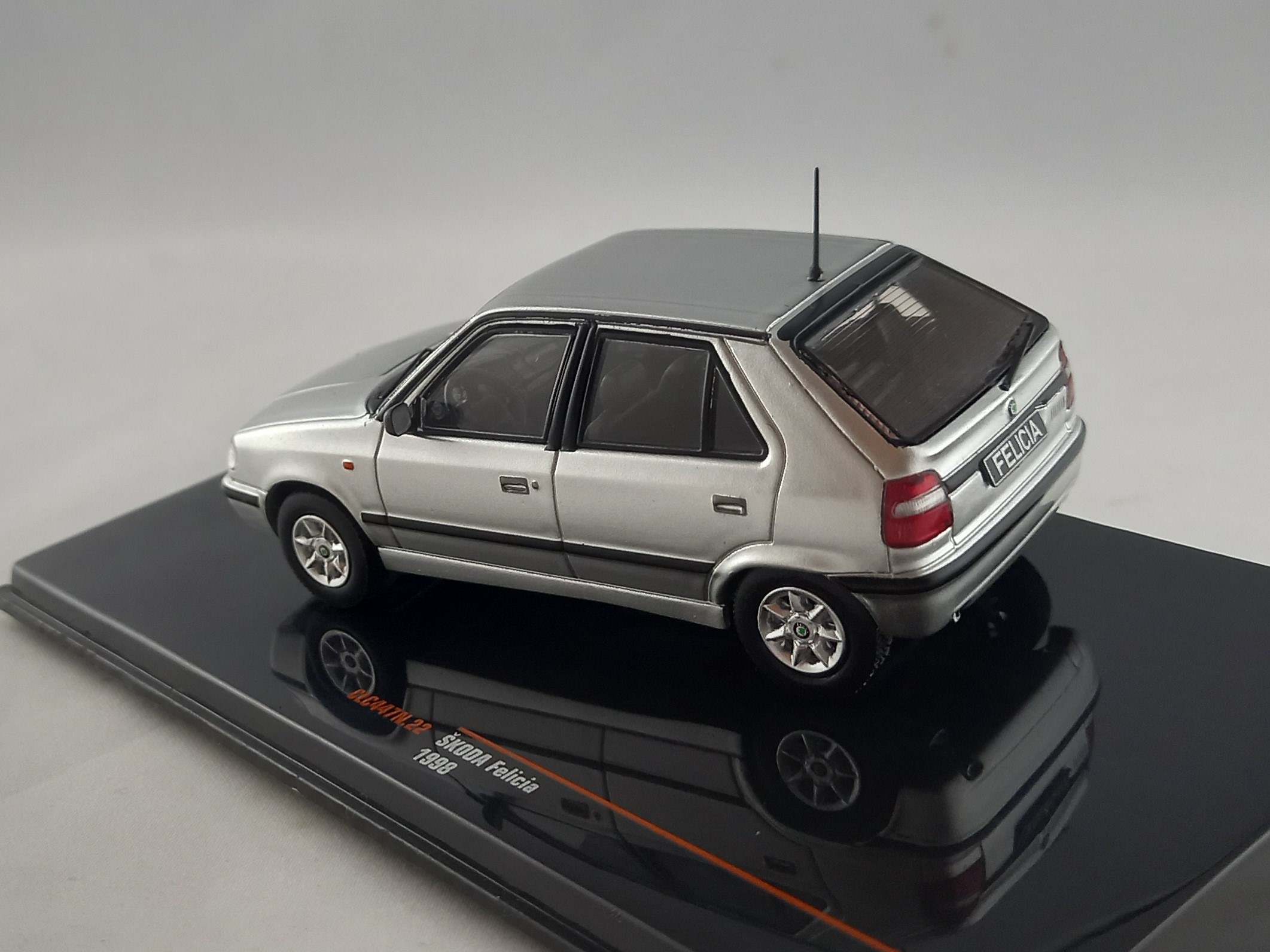 Škoda Felicia 1998 1:43 IXO