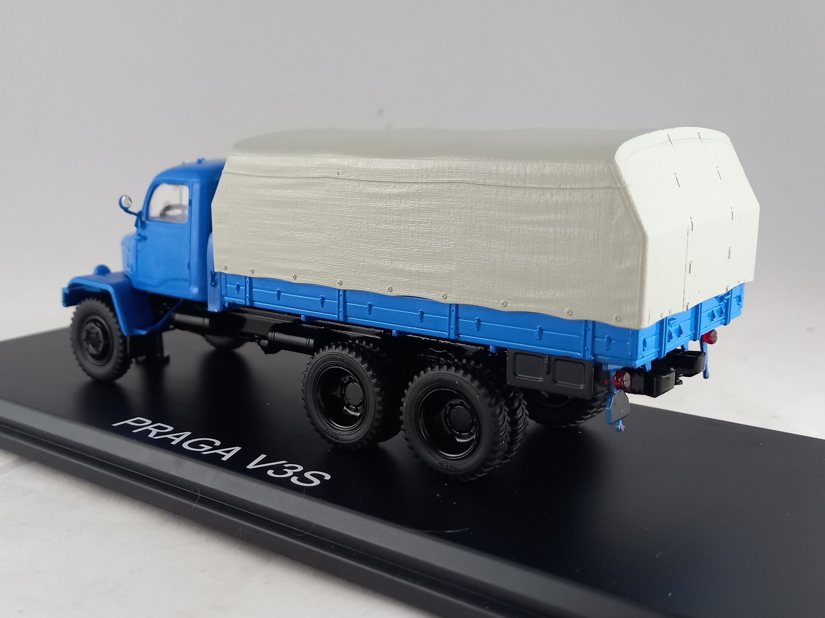 Praga V3S Valník s plachtou 1:43 SSM