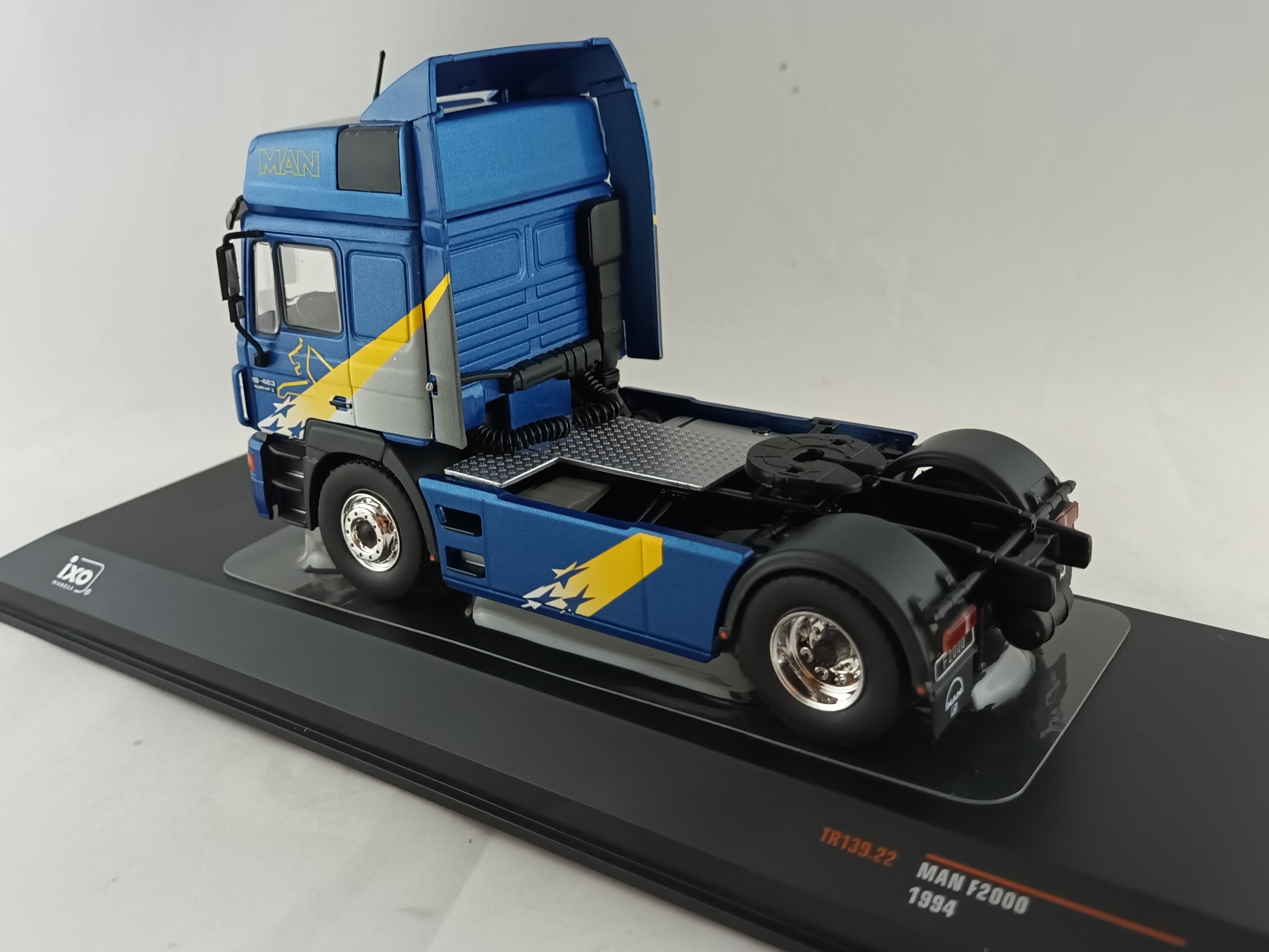 MAN F 2000 1:43 IXO