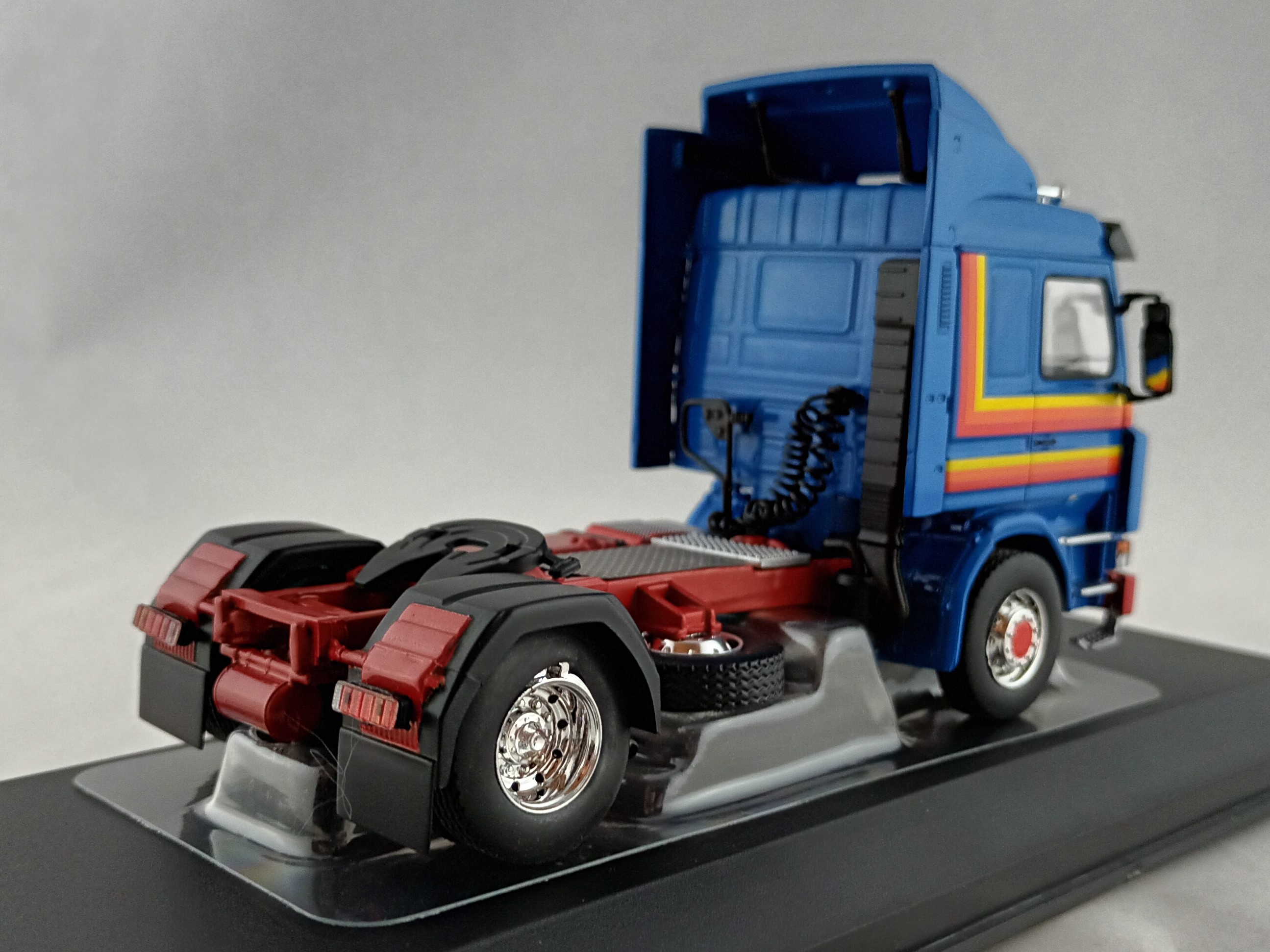 Scania 142 M 1:43 IXO