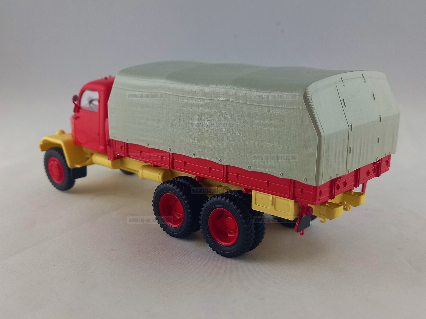 Praga V3S valník s plachtou civilní 1:43 Auto Historia
