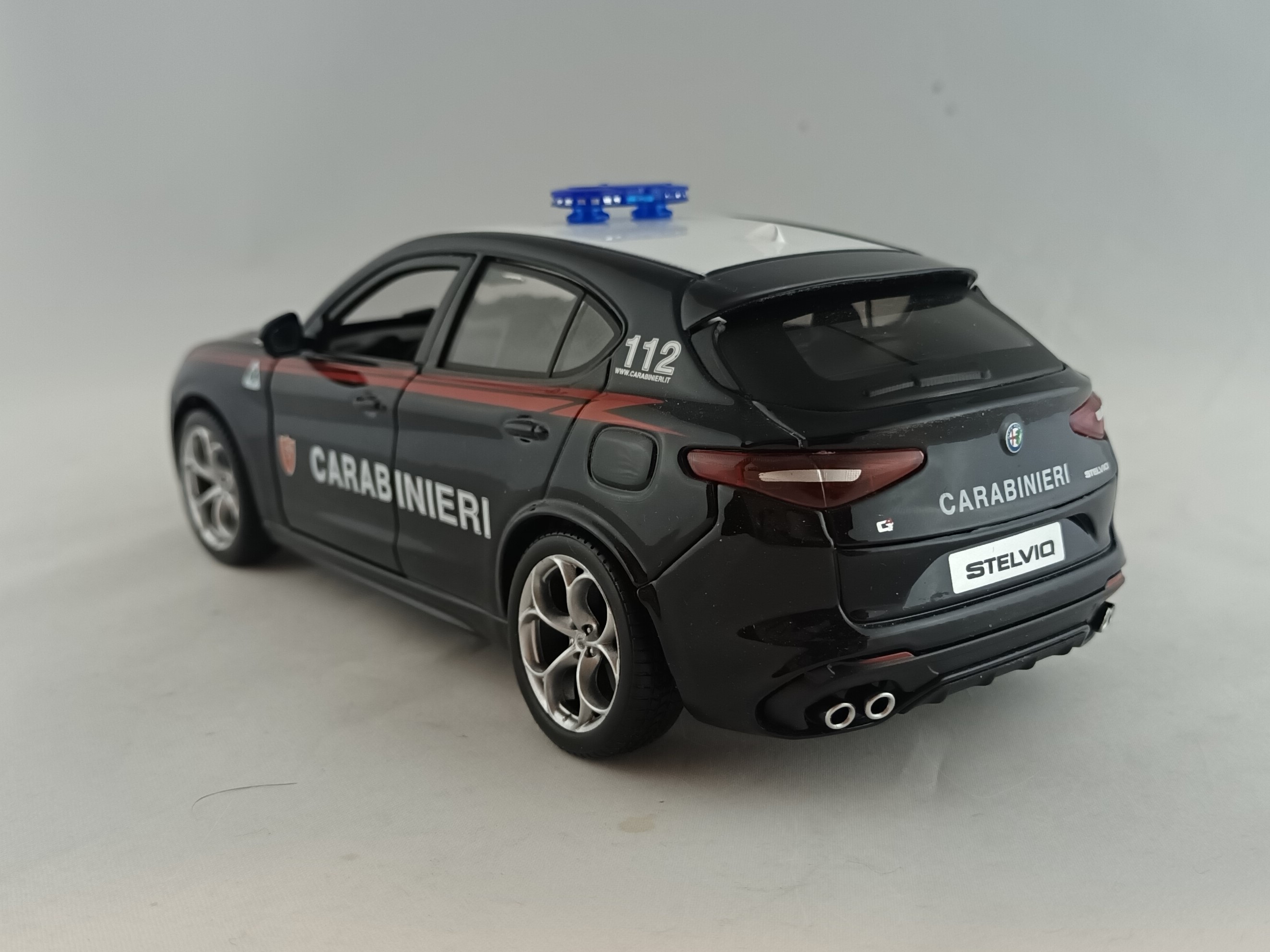 Alfa Romeo Stelvio Carabinieri 1:24 Bburago