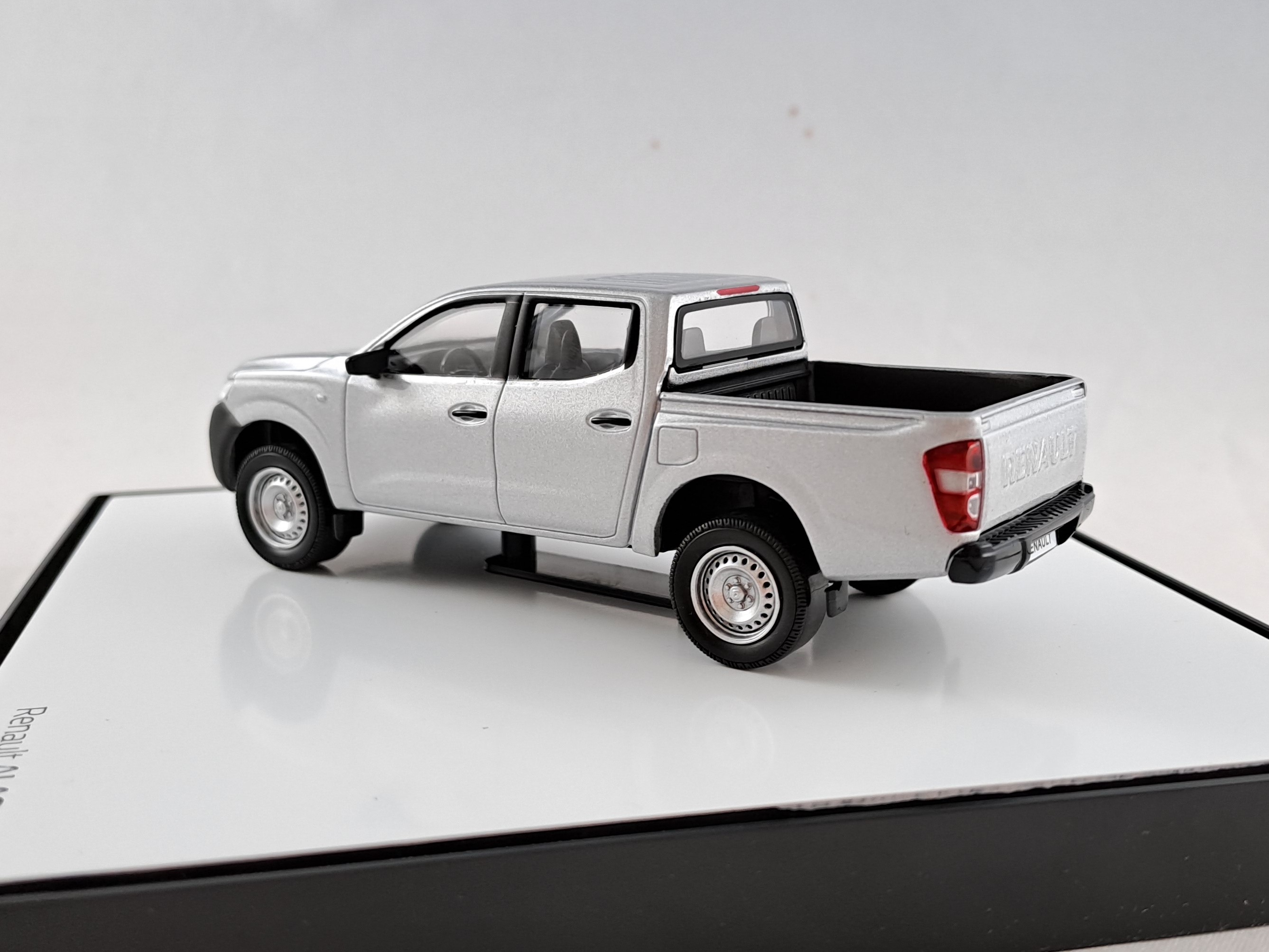 Renault Alaskan 1:43 Norev