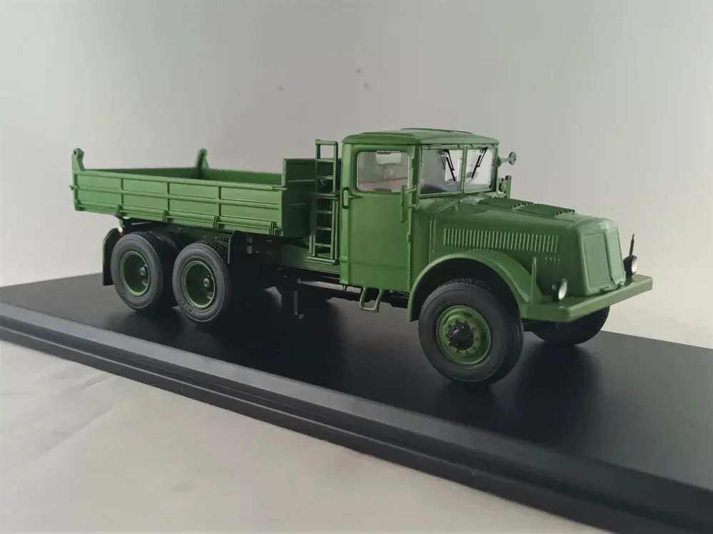 Kamaz 53213 jeřáb KS-3575A 1:43 SSM