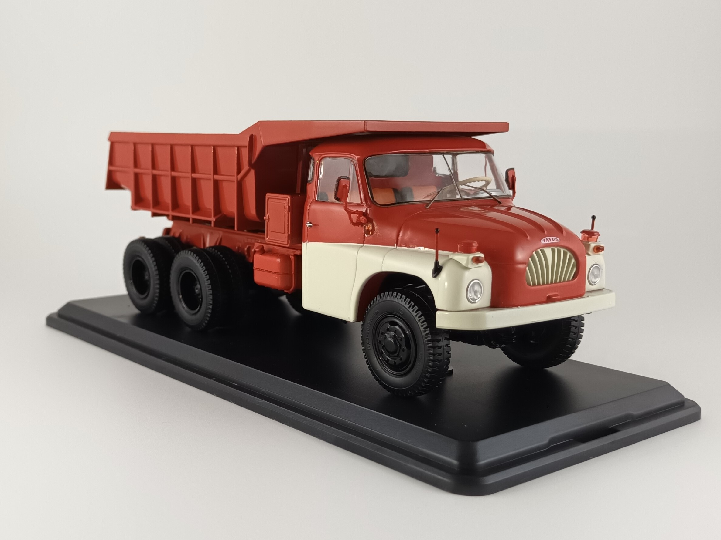 Tatra T138 S1 dumper červenobílý 1:43 SSM