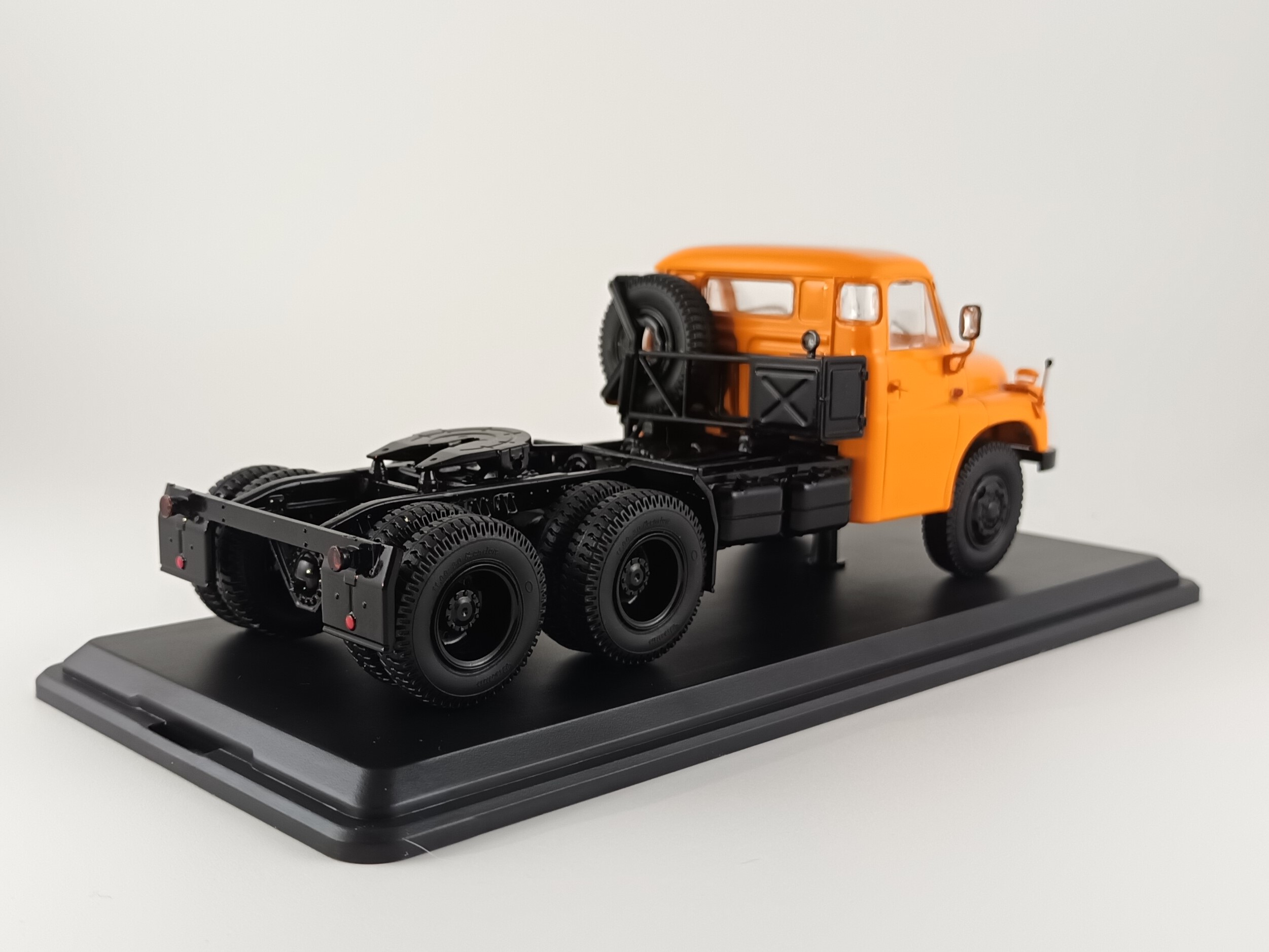 Tatra T148 NT 6X6 oranžový 1:43 SSM