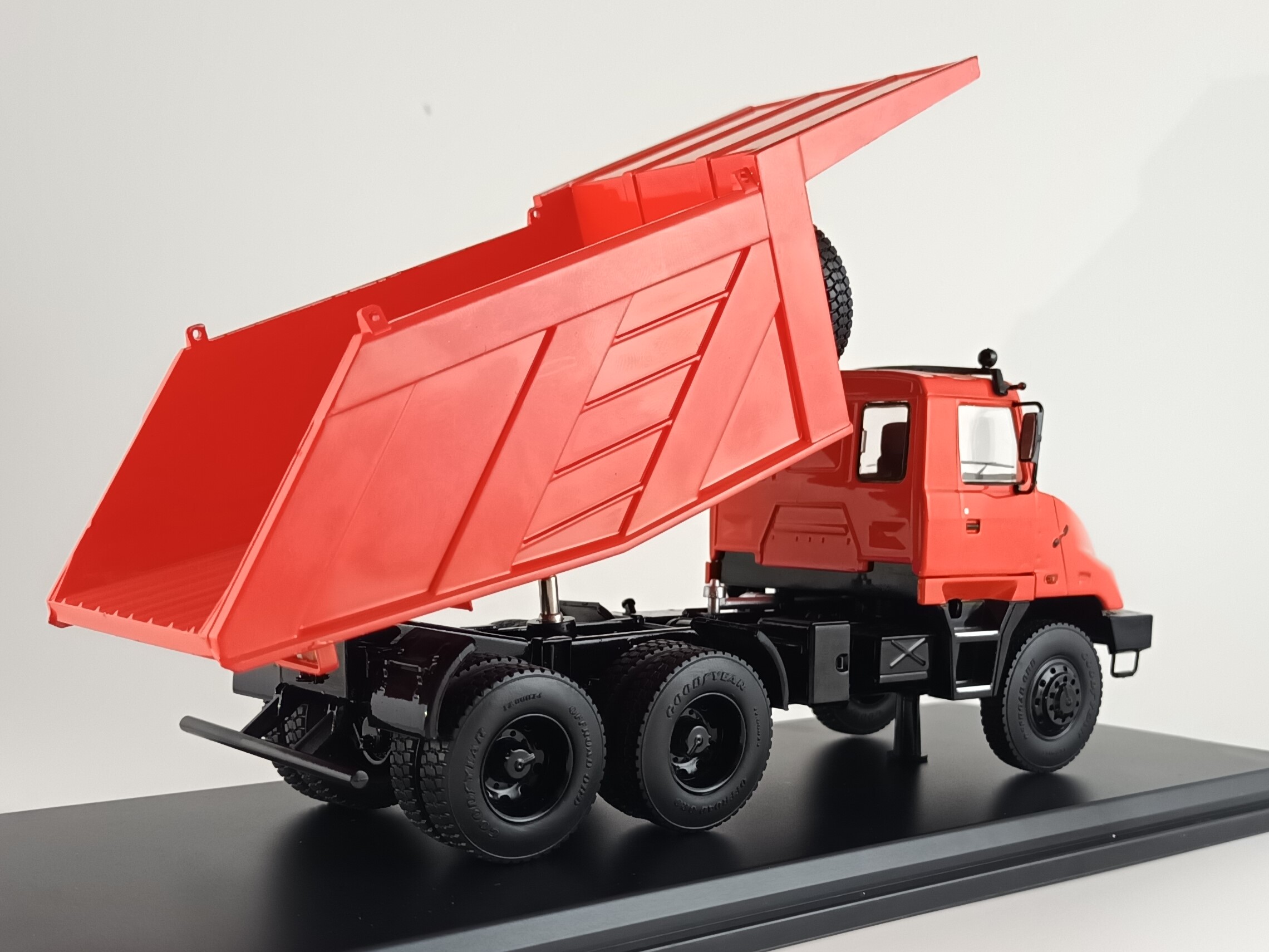 Tatra T163 Jamal 1:43 SSM