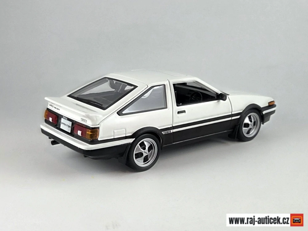 Toyota Sprinter Trueno (AE86) RHD 1:24 Maisto