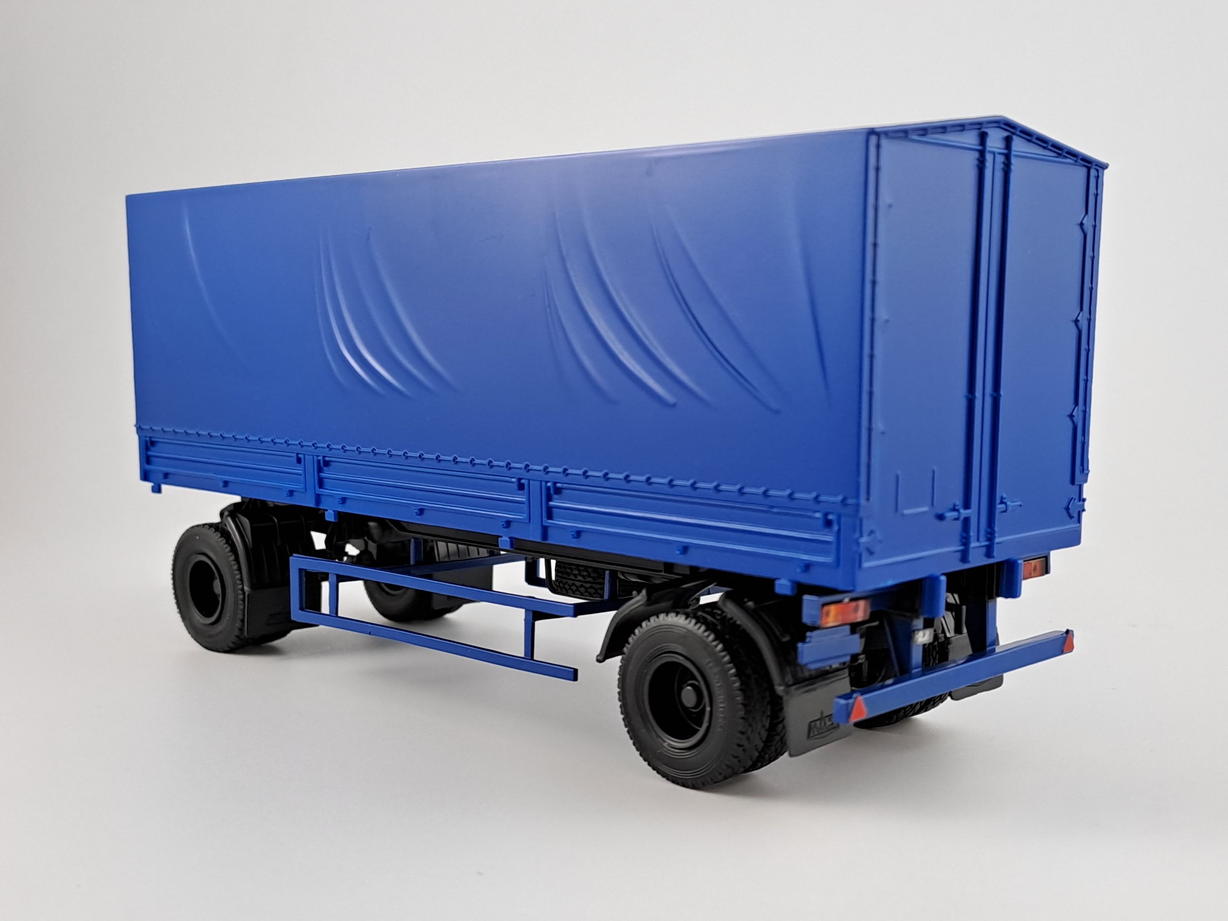 přívěs s plachtou MAZ-83781 1:43 Auto Historia