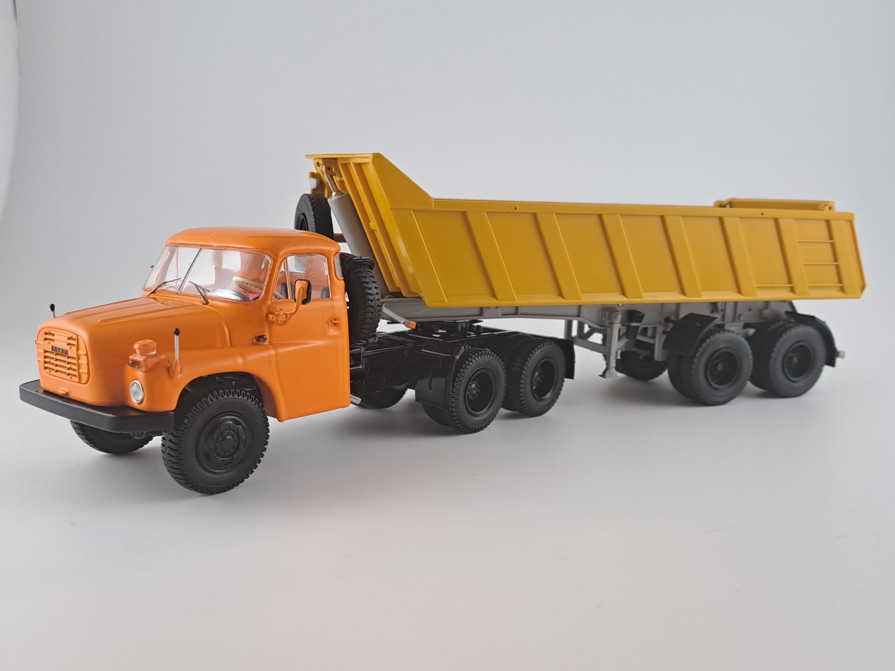 Tatra T148 NT 6x6 s návěsem MAZ-9506-20 + tahač MAZ-6422 1:43 Auto Historia