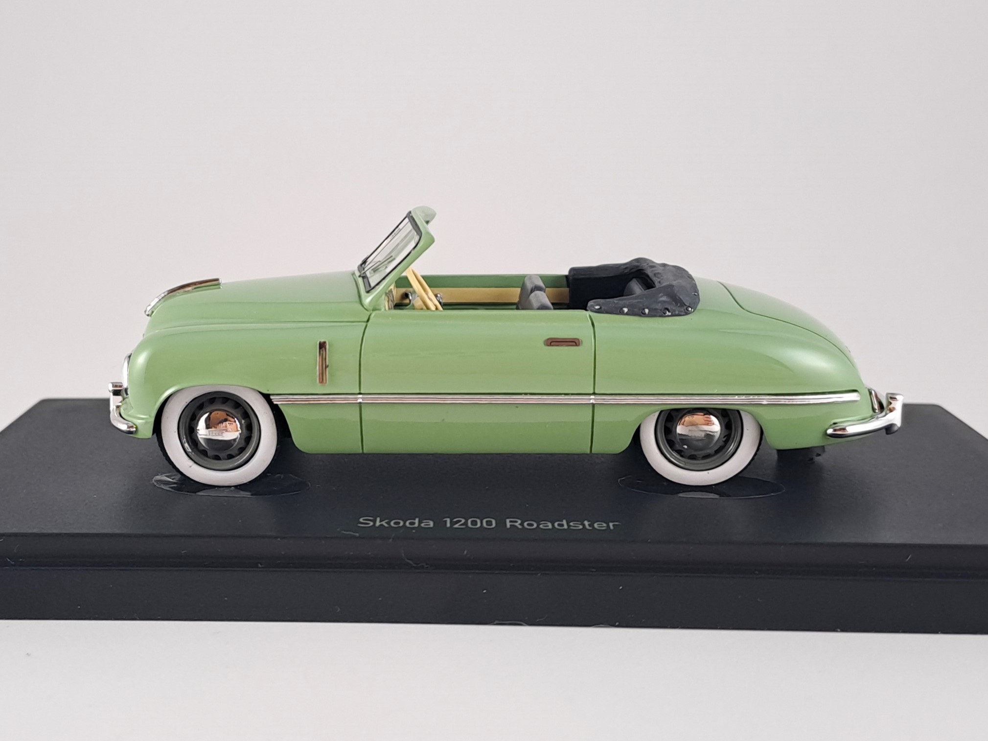 Škoda 1200 roadster open 1:43 AutoCult