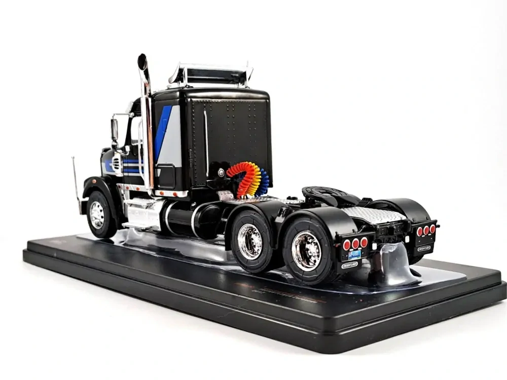 Freightliner Coronado 2012 1:43 IXO