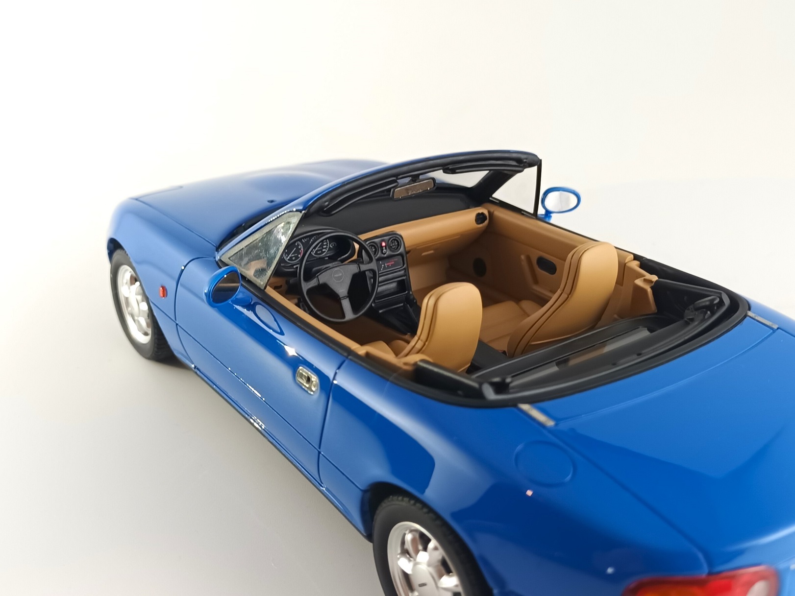 Mazda MX-5 (NA) 1:18 Ottomobile