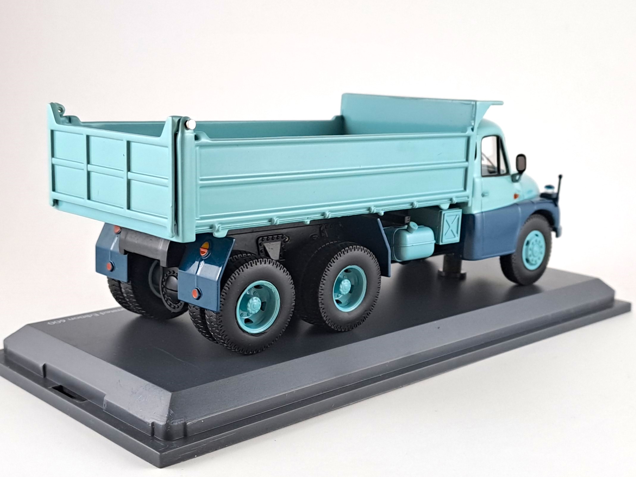 Tatra T138 valník modrozelený BAZAROVKA 1:43 Schuco