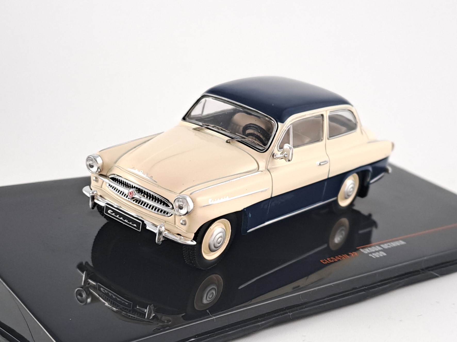 Škoda Octavia 1959 1:43 IXO