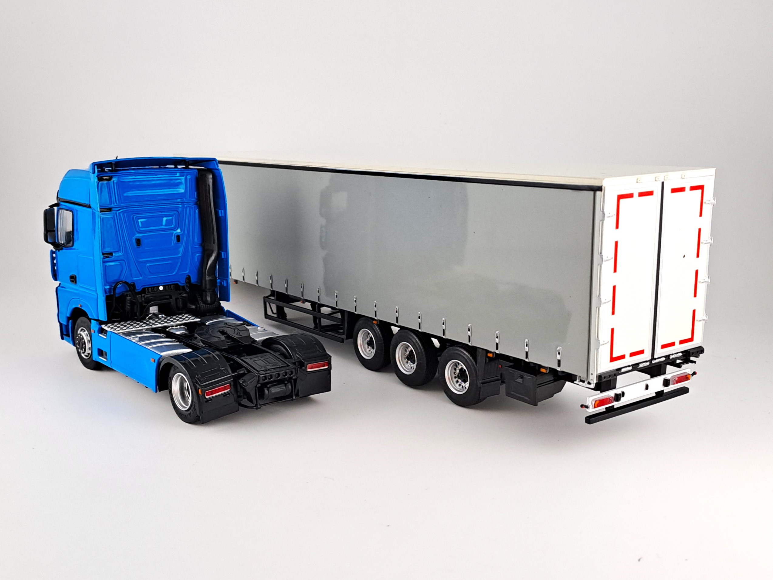 KAMAZ 54901 s návěsem 1:43 Modimio