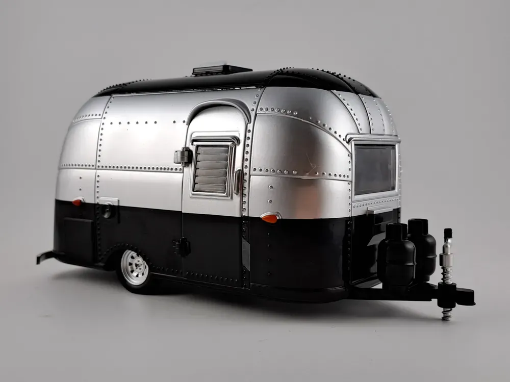 karavan Bambi Airstream Sport 1:24 Greenlight