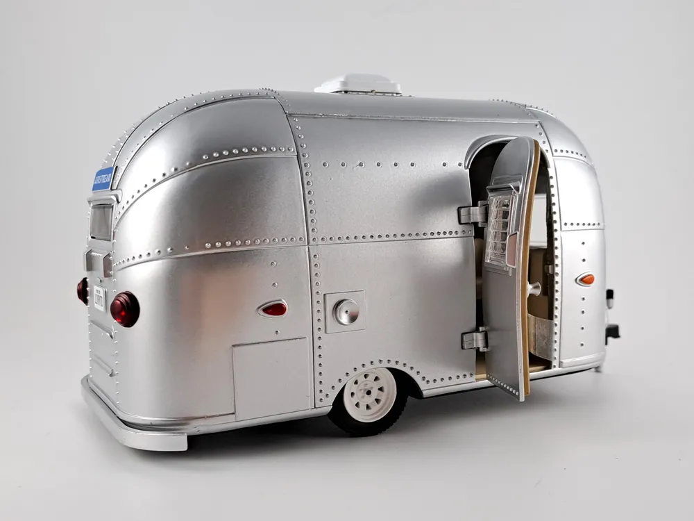 karavan Bambi Airstream Sport 1:24 Greenlight